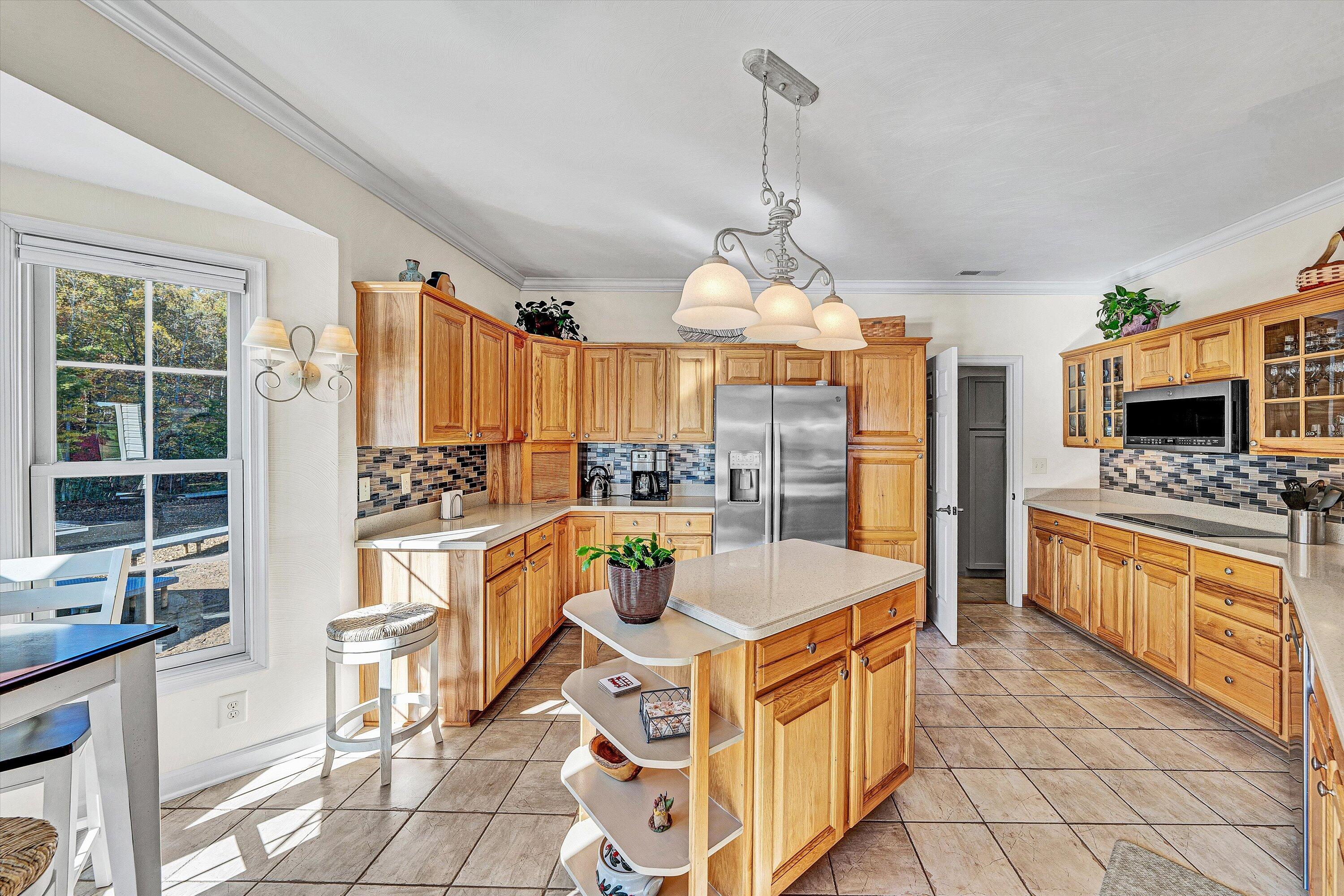 Moneta, Virginia 24121, United States, 4 Bedrooms Bedrooms, ,3 BathroomsBathrooms,Residential,Active,237366