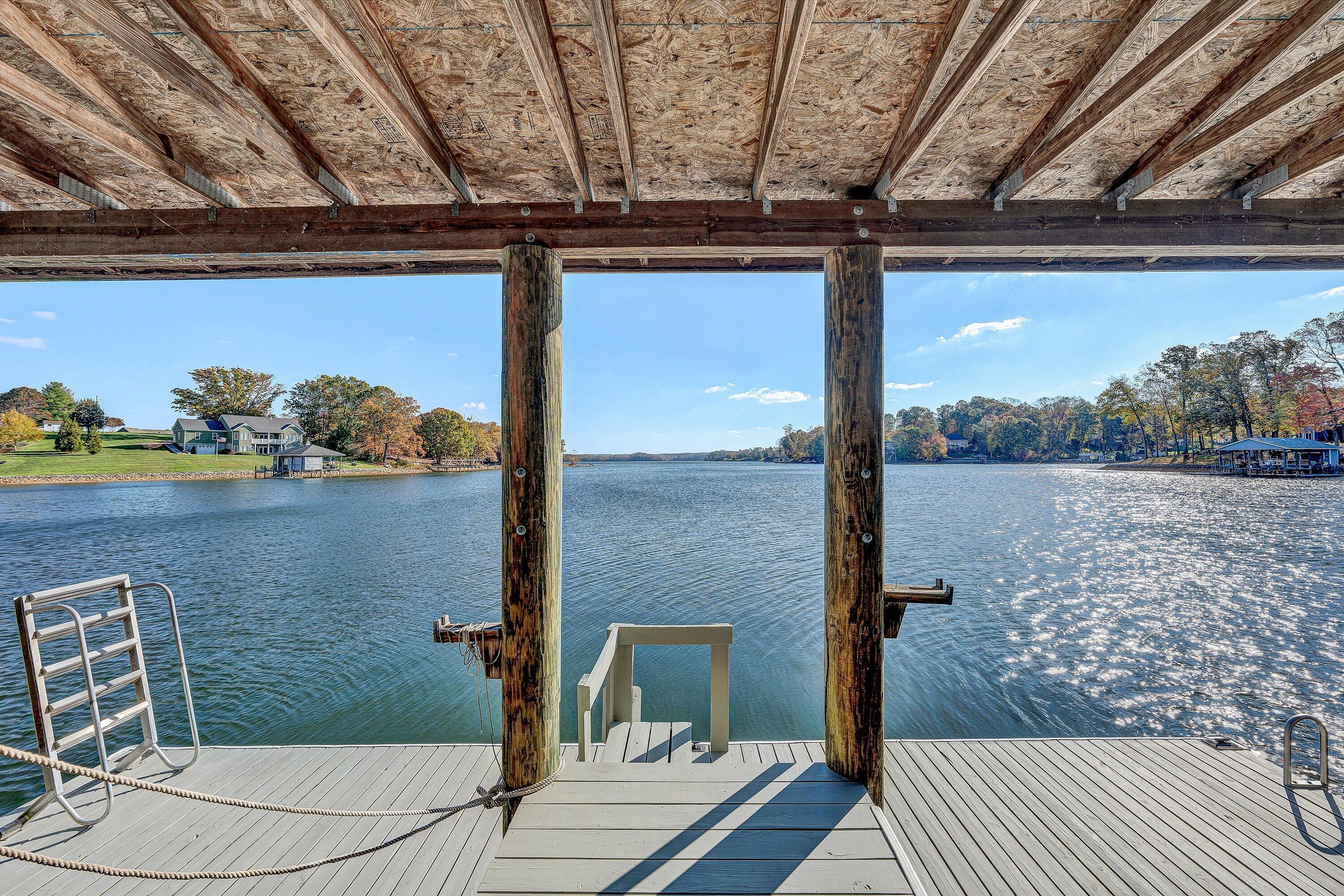 Moneta, Virginia 24121, United States, 4 Bedrooms Bedrooms, ,3 BathroomsBathrooms,Residential,Active,237366