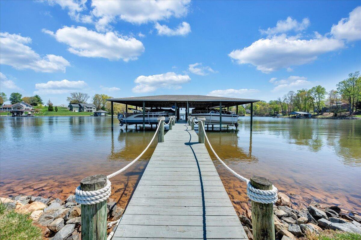 Moneta, Virginia 24121, United States, 4 Bedrooms Bedrooms, ,3 BathroomsBathrooms,Residential,Active,237366