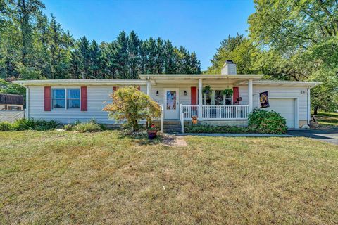 Photo of 1925 Edgerton AVE SE, Roanoke, VA 24014 (MLS # 921109) Photo of 1925 Edgerton AVE SE, Roanoke, VA 24014 (MLS # 921109)