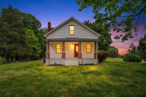 Homes For Sale - 1384 Thaxton Mountain Rd<br/> Thaxton, VA 24174