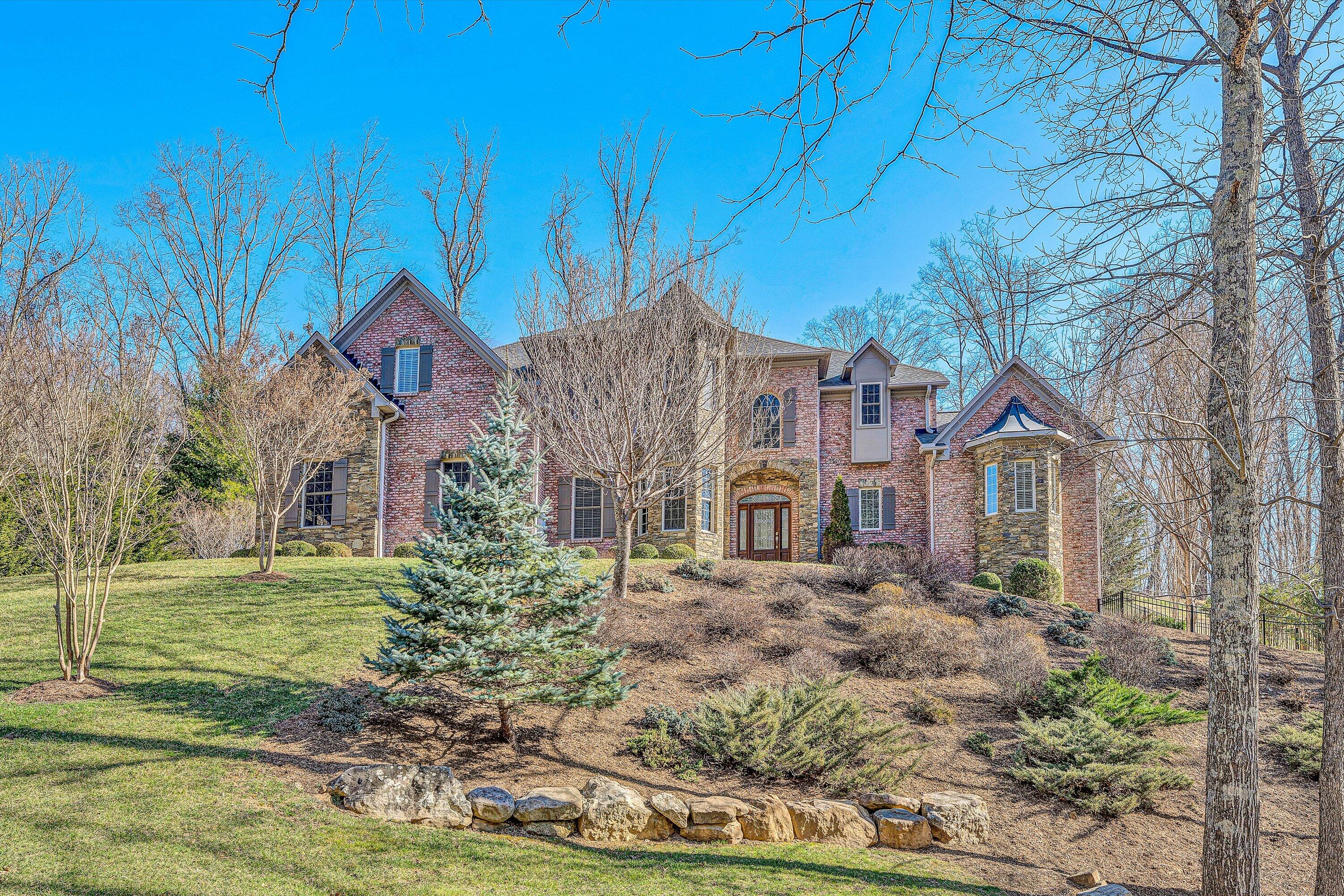 6491 Hidden Woods Dr, Roanoke, Virginia image 2