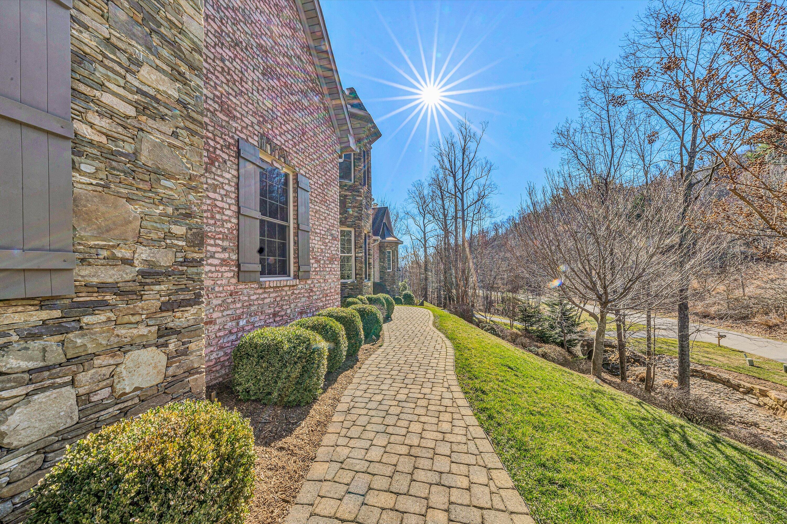 6491 Hidden Woods Dr, Roanoke, Virginia image 5
