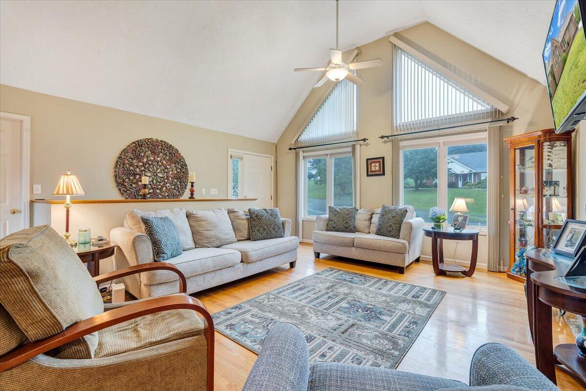 1341 Johnsbury Ct, Roanoke, Virginia image 7