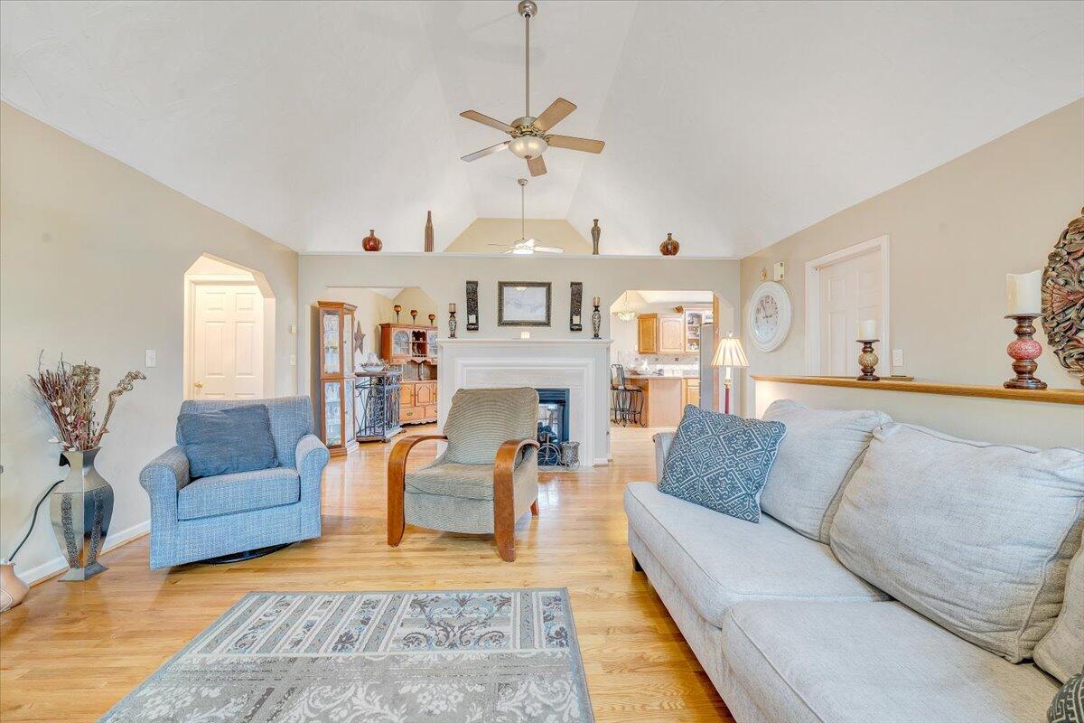 1341 Johnsbury Ct, Roanoke, Virginia image 5