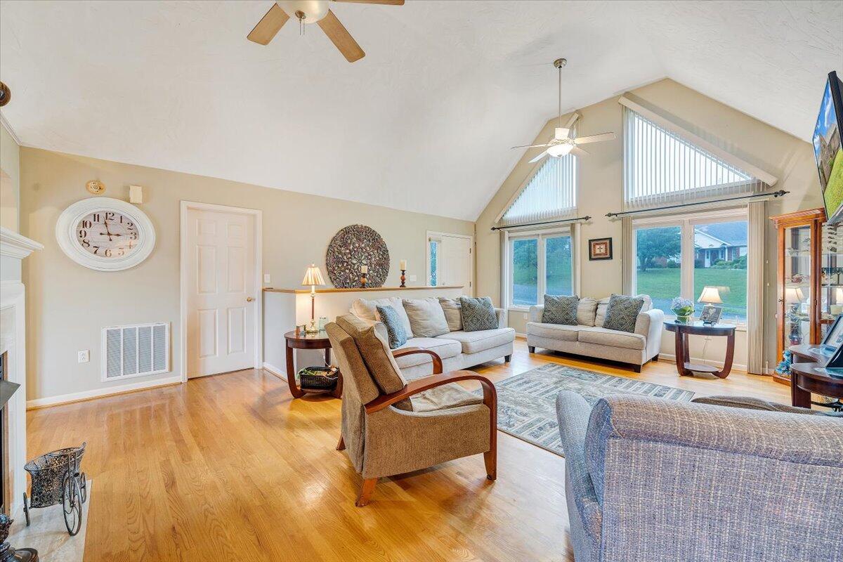 1341 Johnsbury Ct, Roanoke, Virginia image 6