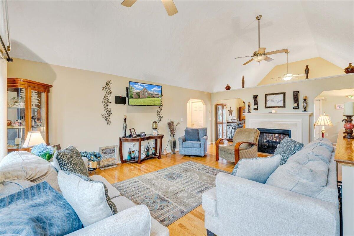 1341 Johnsbury Ct, Roanoke, Virginia image 3