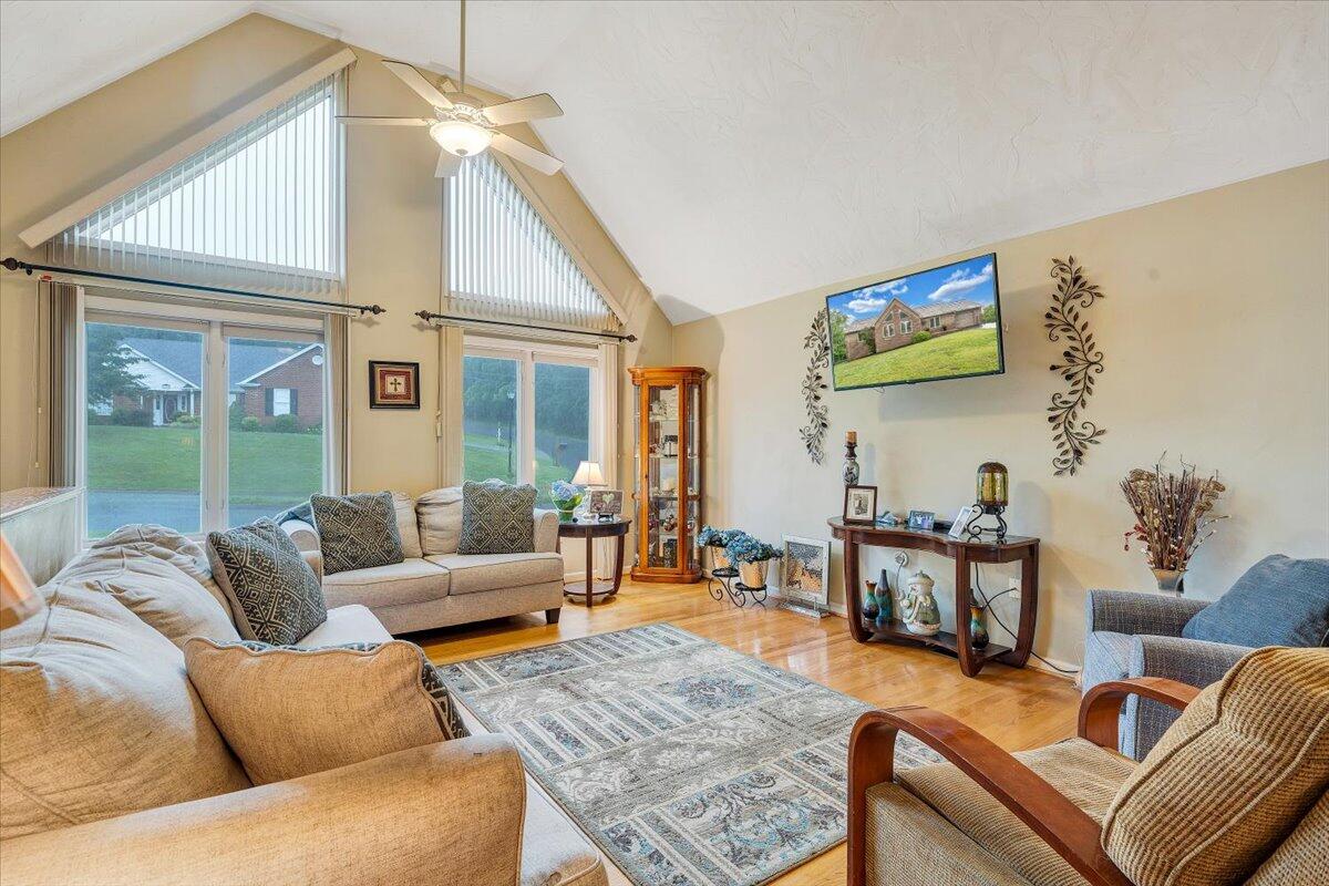 1341 Johnsbury Ct, Roanoke, Virginia image 8