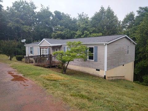 Mobile Home For Sale - 2470 Hales Ford Rd<br/> Moneta, VA 24121