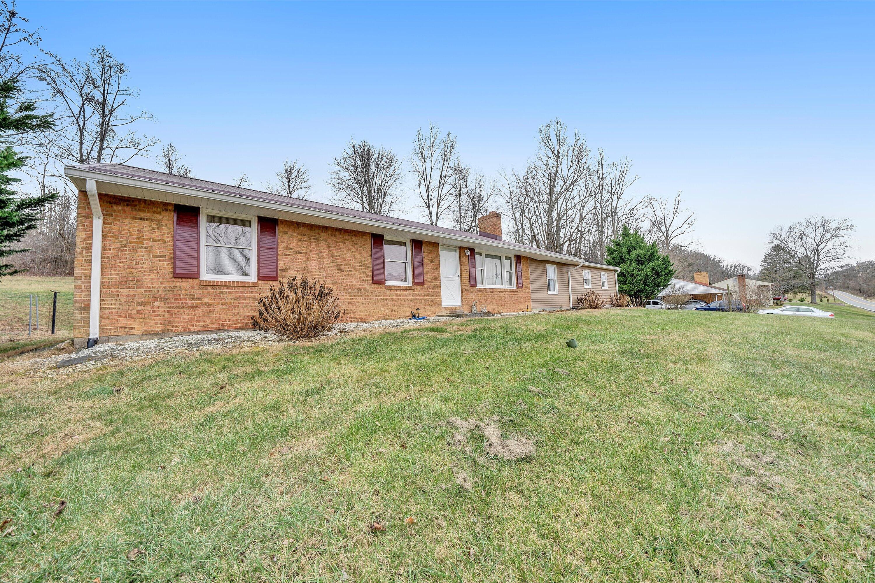 3928 Springwood Rd, Fincastle, Virginia image 2