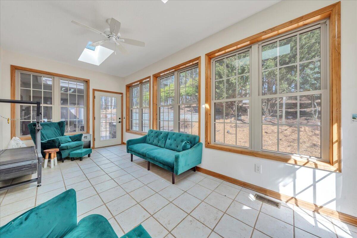 181 Borderline Rd, Willis, Virginia image 19