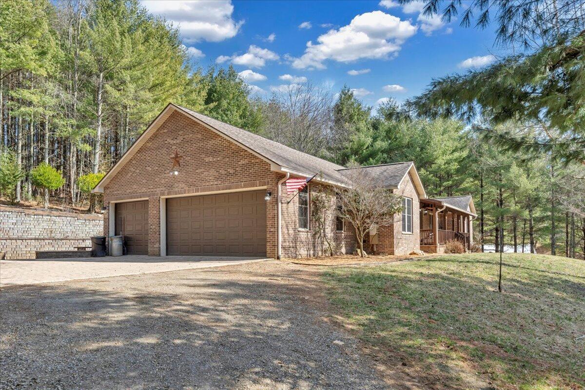 181 Borderline Rd, Willis, Virginia image 4