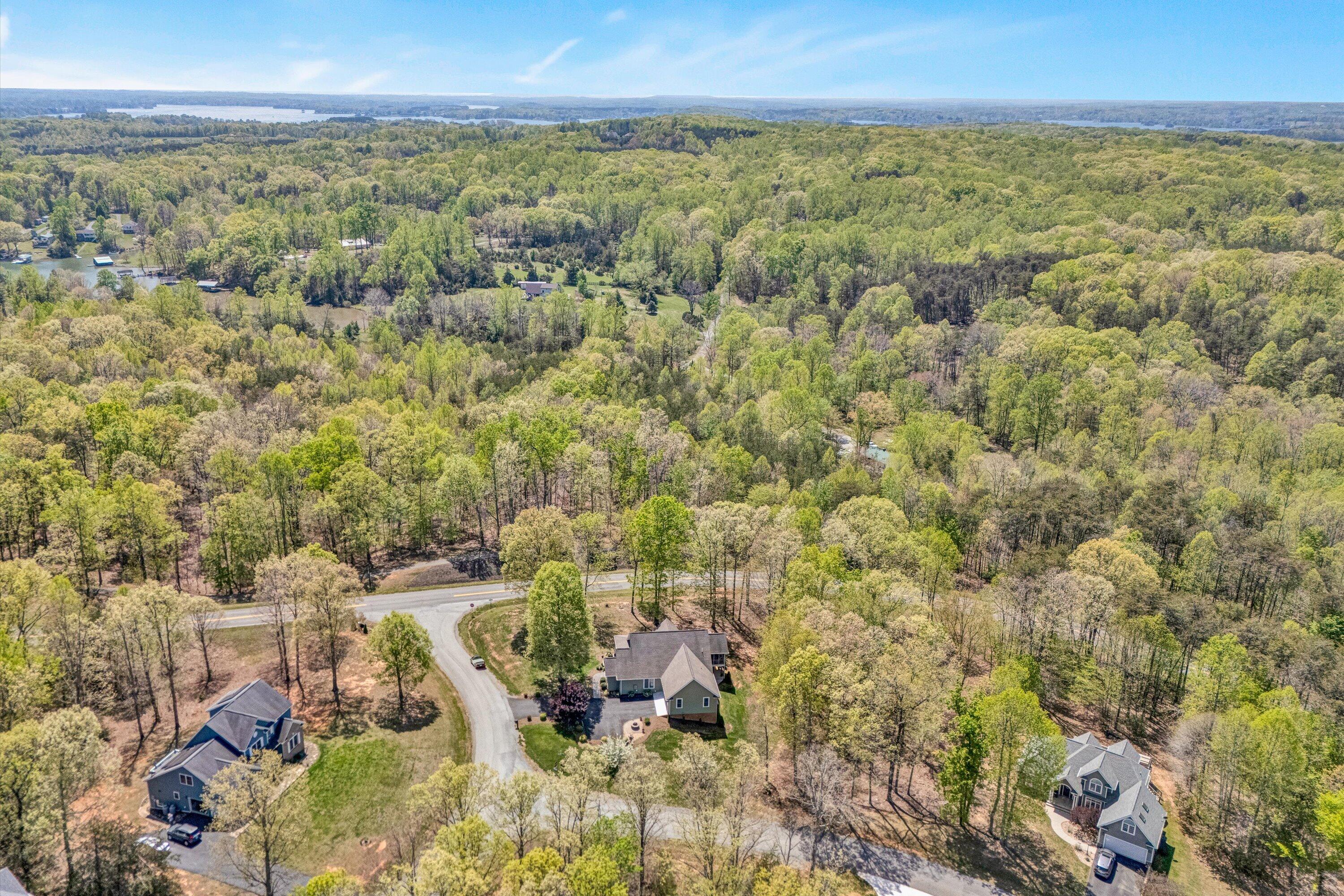 1028 Marie Dr, Huddleston, Virginia image 8