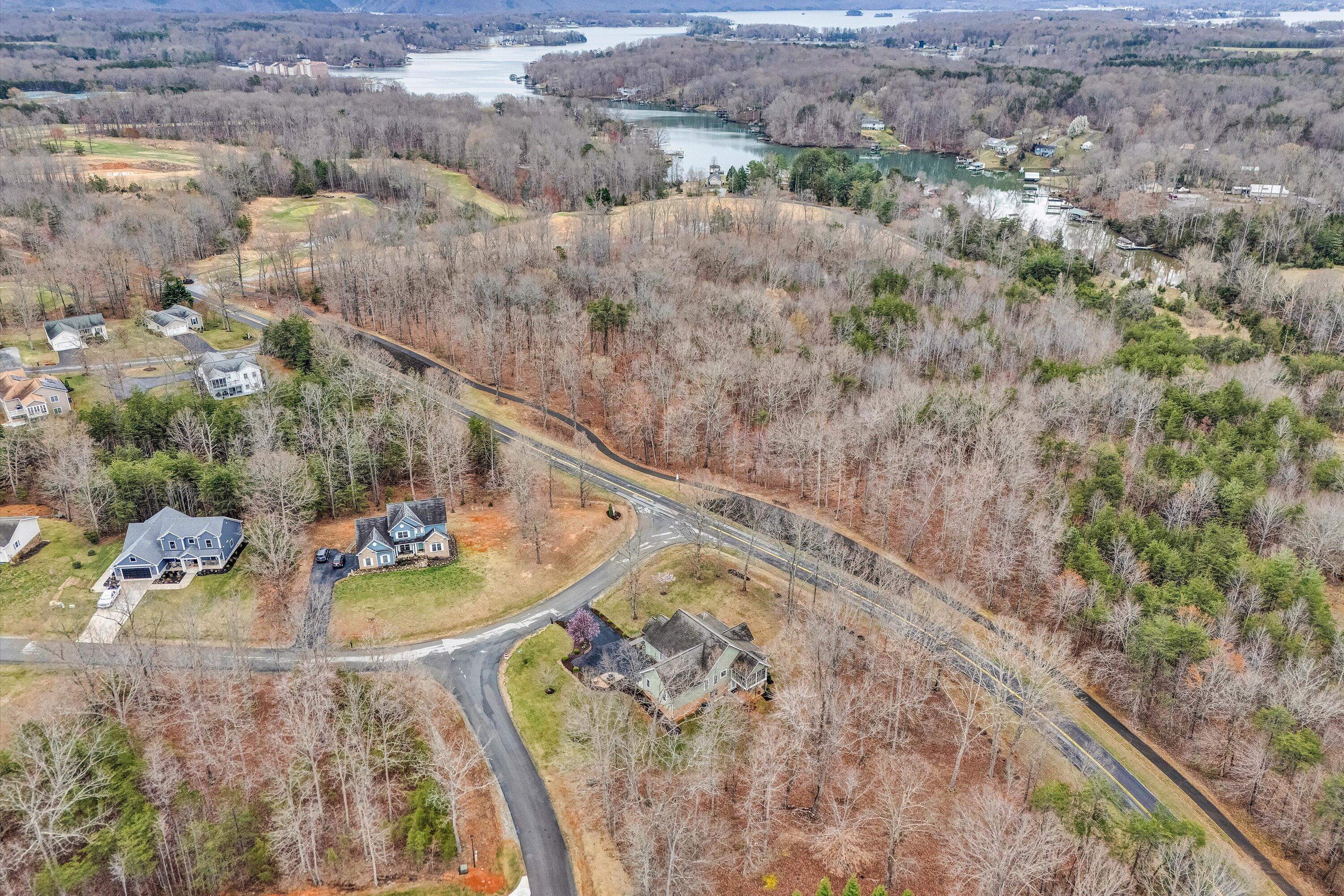 1028 Marie Dr, Huddleston, Virginia image 5