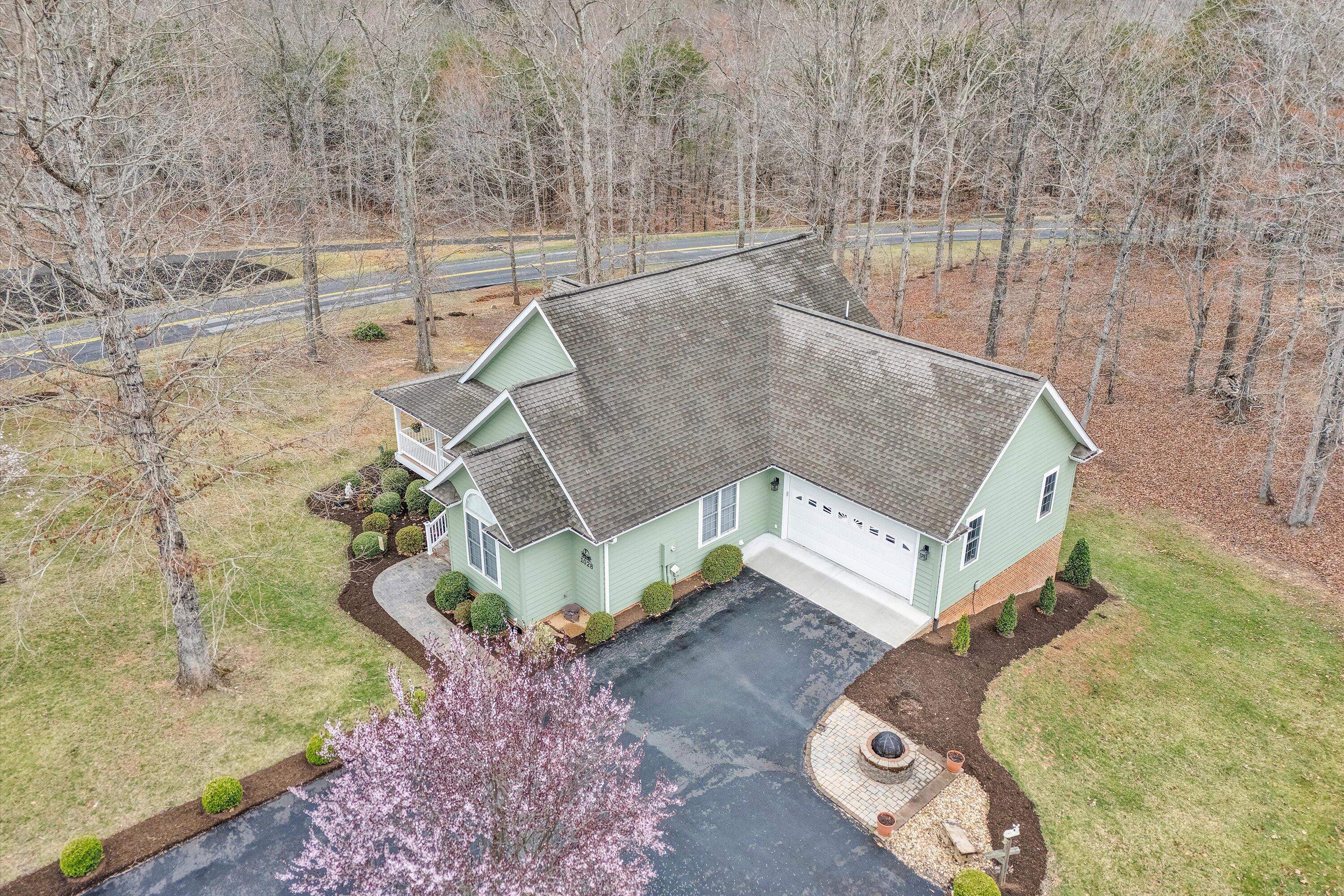 1028 Marie Dr, Huddleston, Virginia image 7