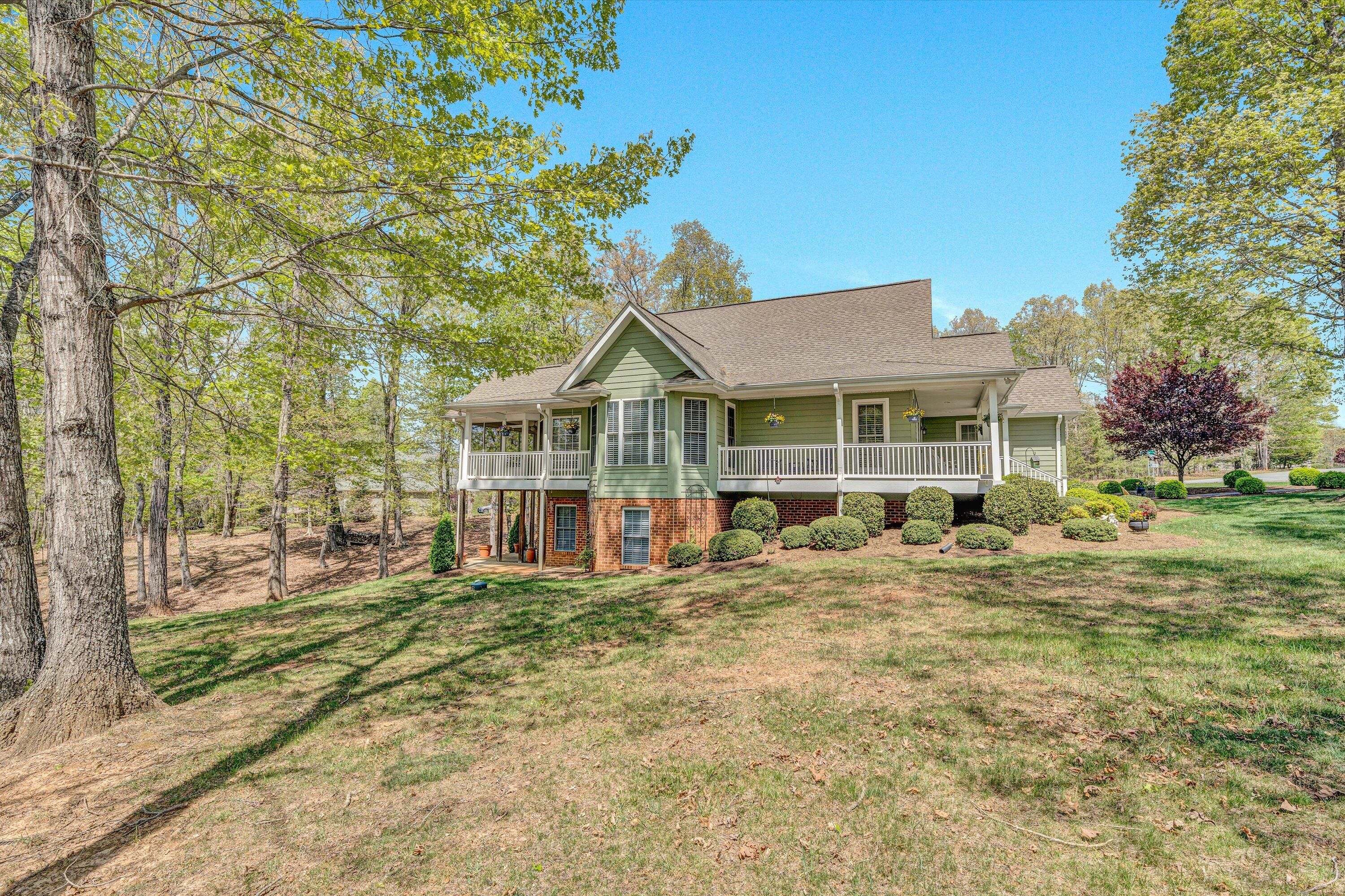 1028 Marie Dr, Huddleston, Virginia image 6