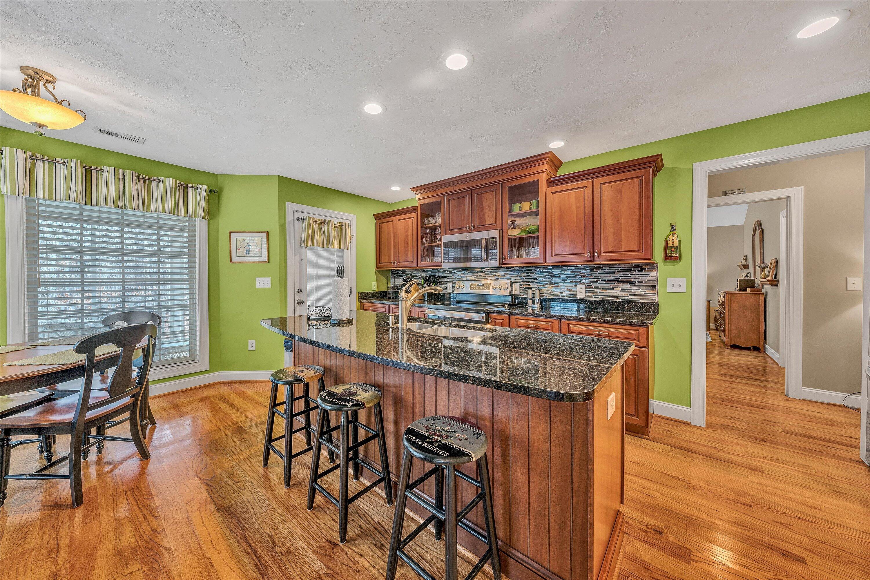 1028 Marie Dr, Huddleston, Virginia image 20