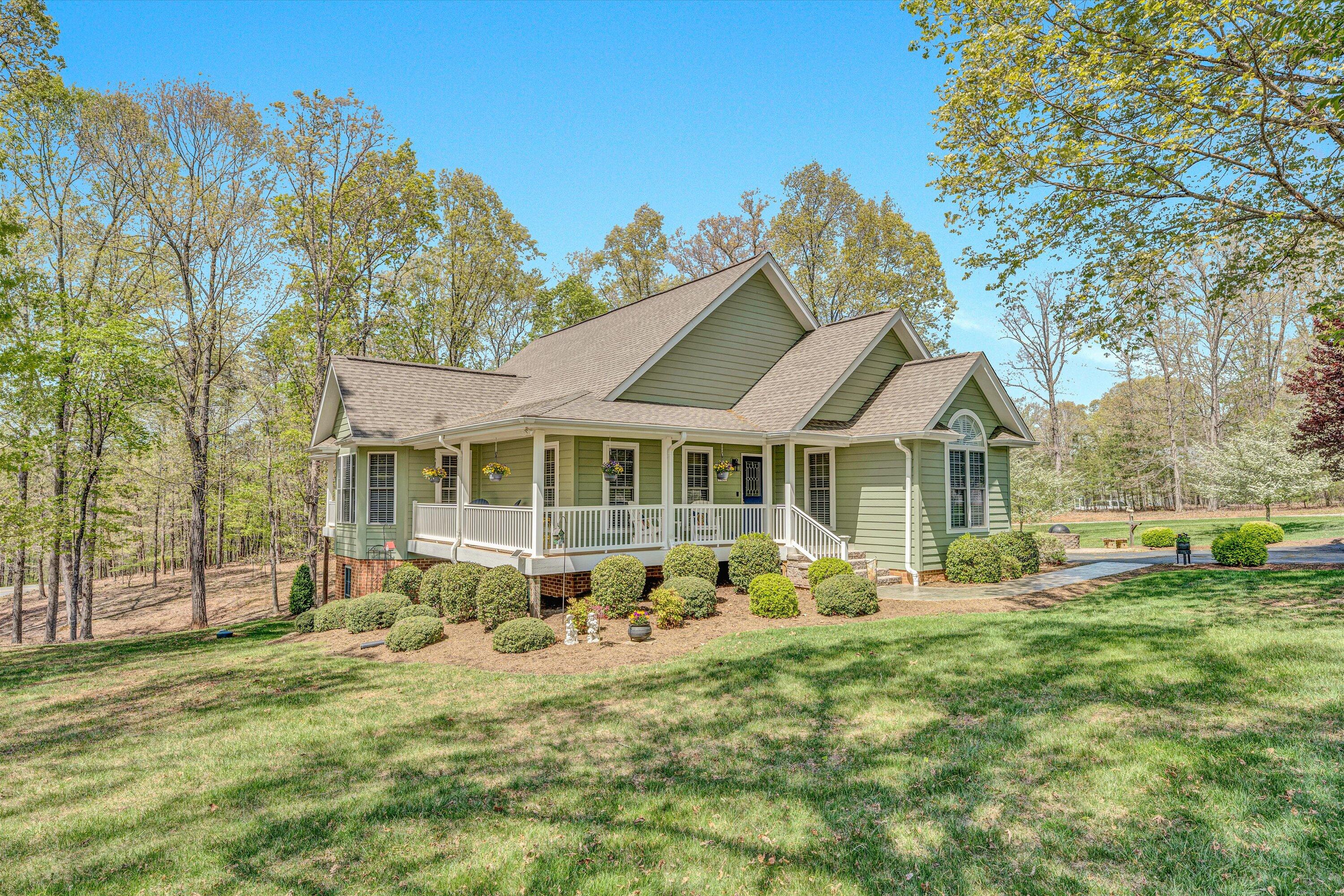 1028 Marie Dr, Huddleston, Virginia image 1