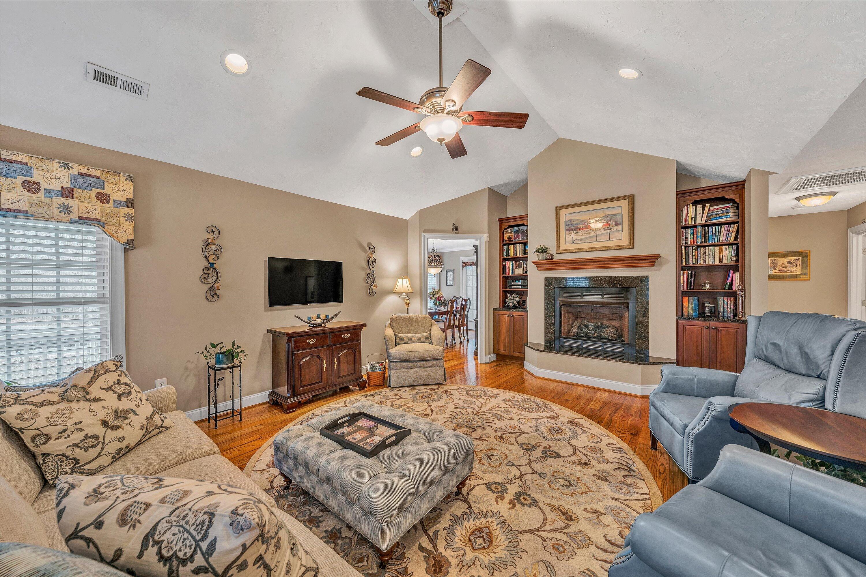 1028 Marie Dr, Huddleston, Virginia image 16