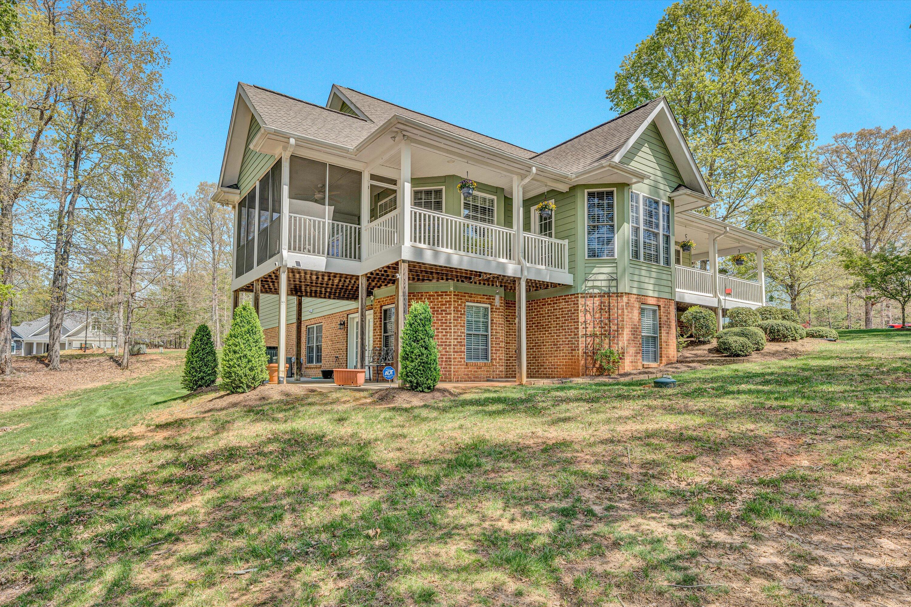 1028 Marie Dr, Huddleston, Virginia image 5