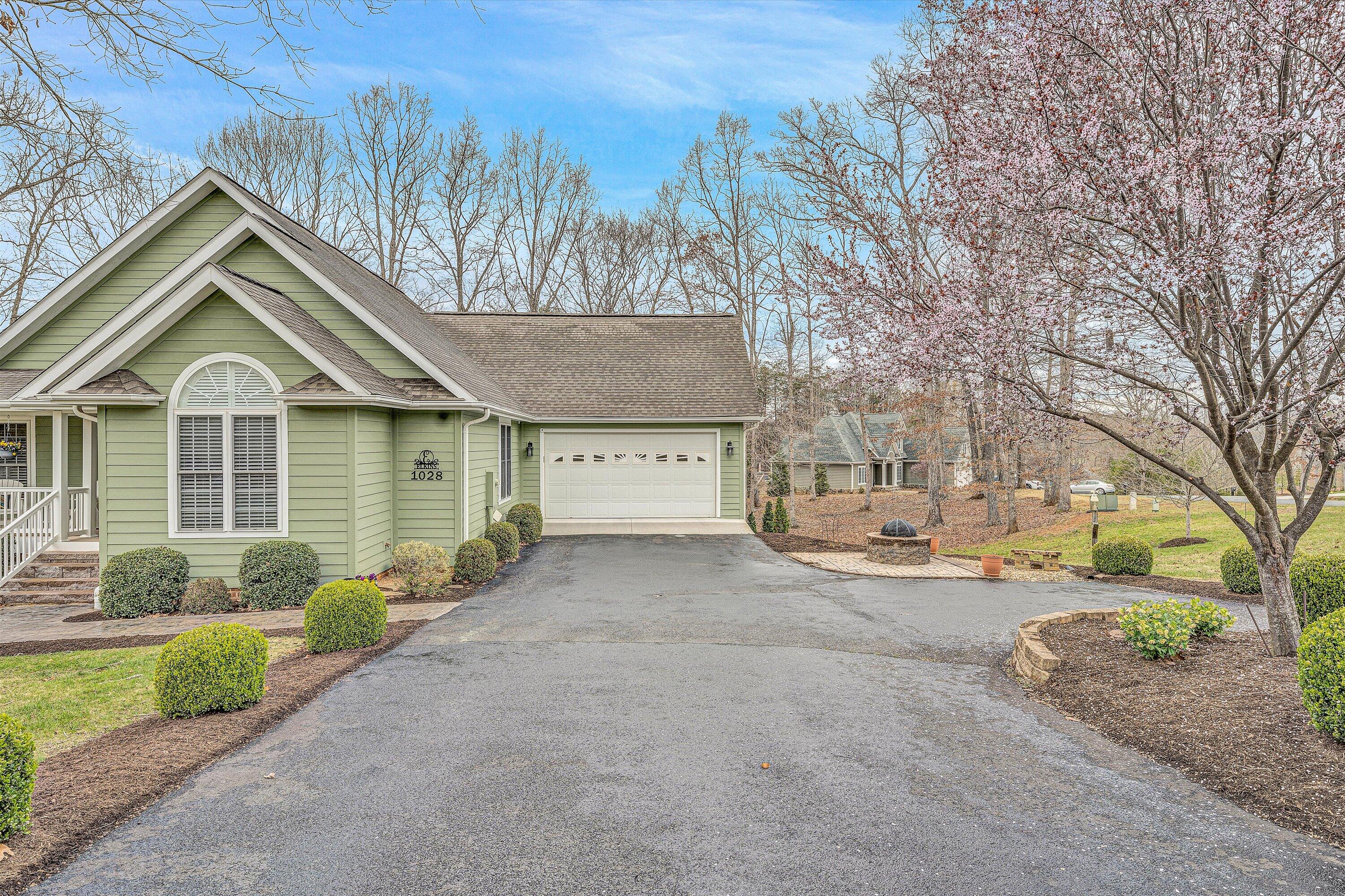 1028 Marie Dr, Huddleston, Virginia image 9