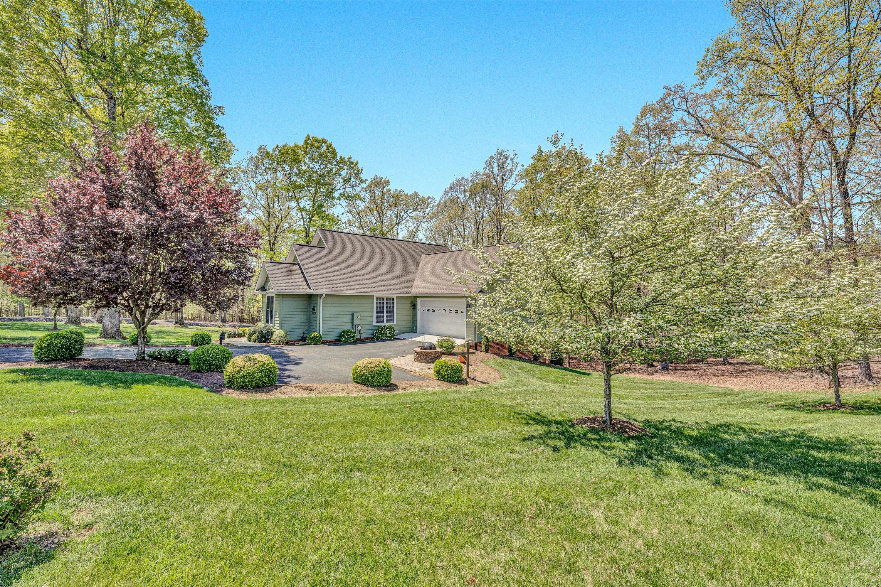 1028 Marie Dr, Huddleston, Virginia image 4