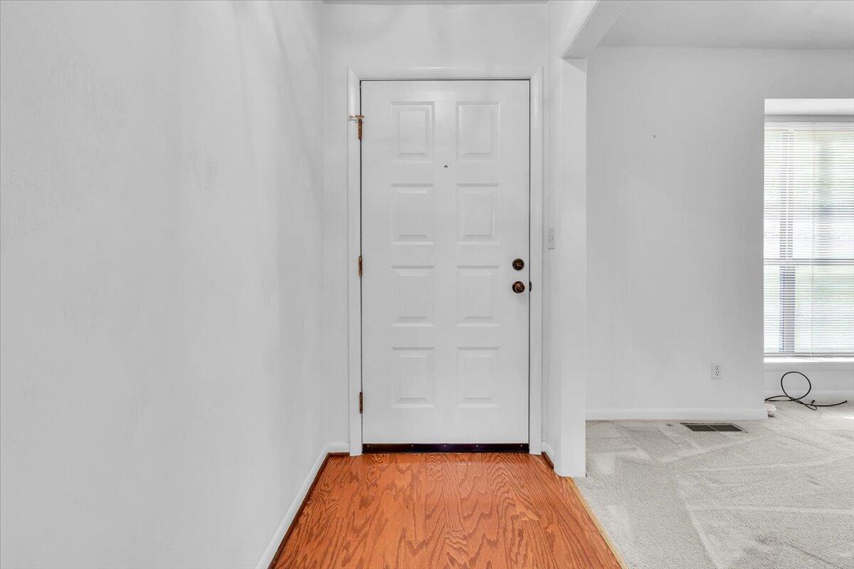 4554 Summerset Dr, Roanoke, Virginia image 2