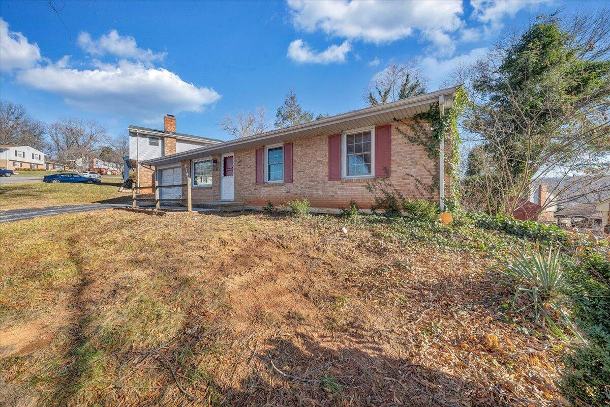 503 Crofton Dr, Vinton, Virginia image 3