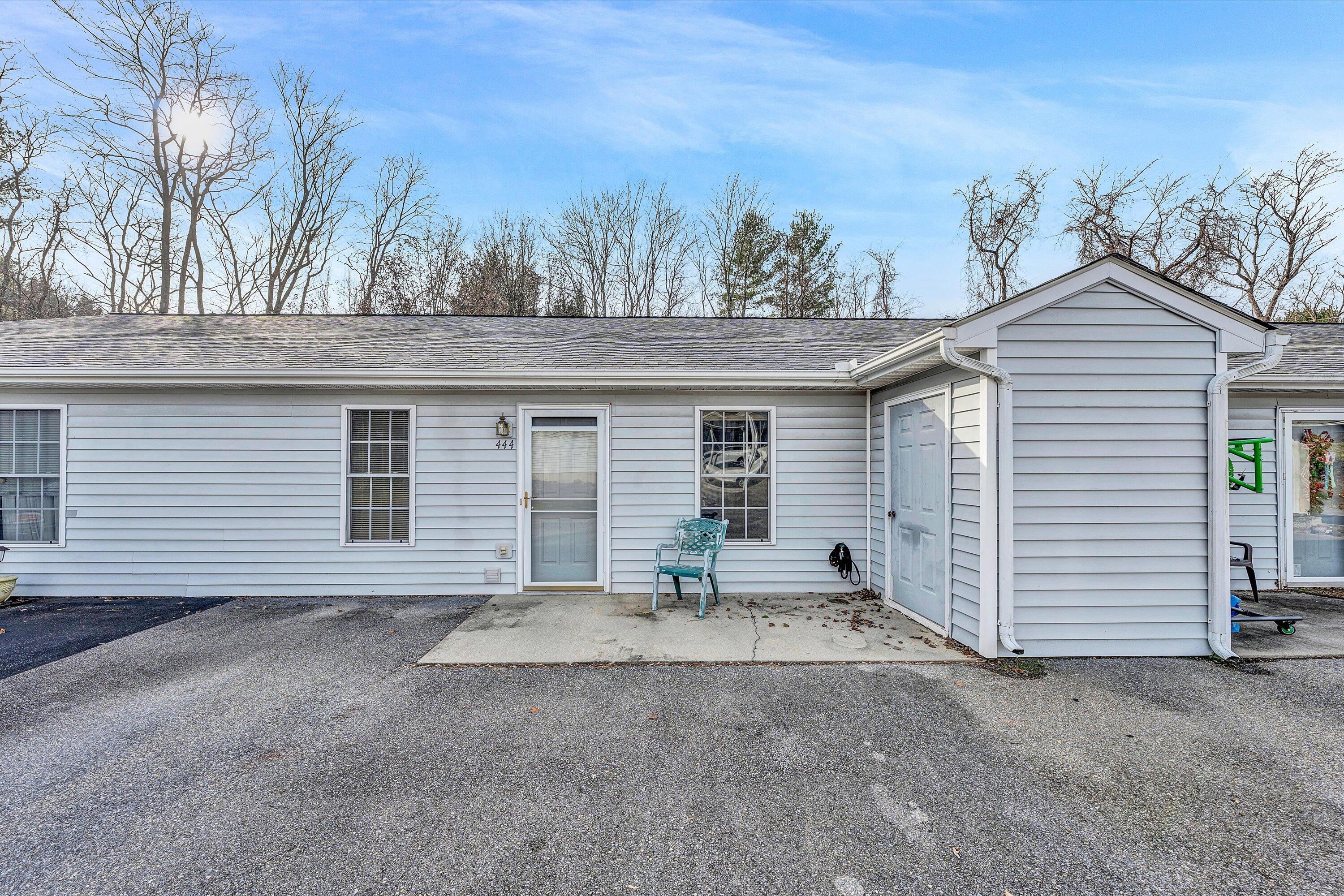 444 Tinkerview Dr, Cloverdale, Virginia image 2