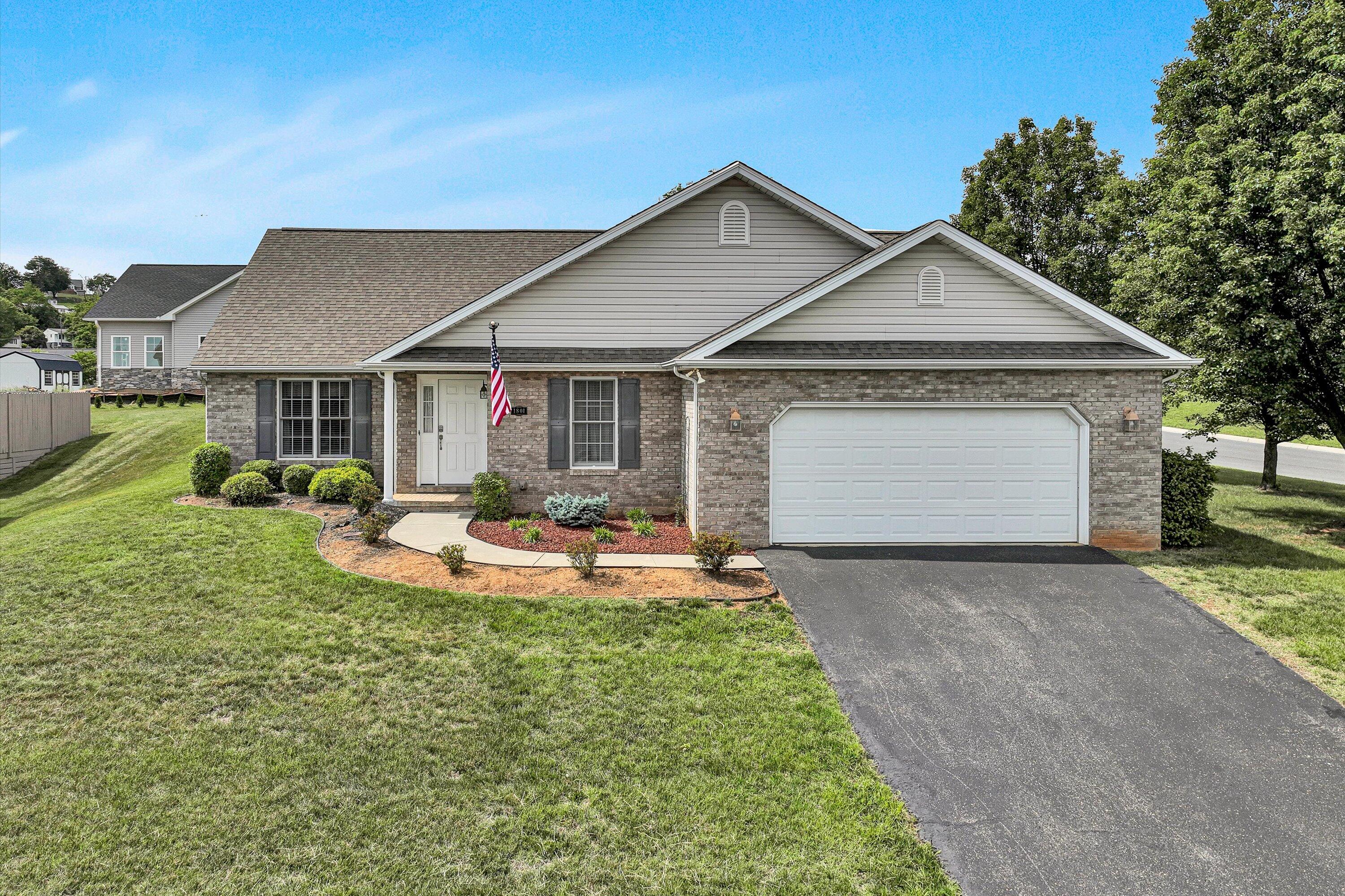 1801 Meadows Ct, Vinton, Virginia image 2