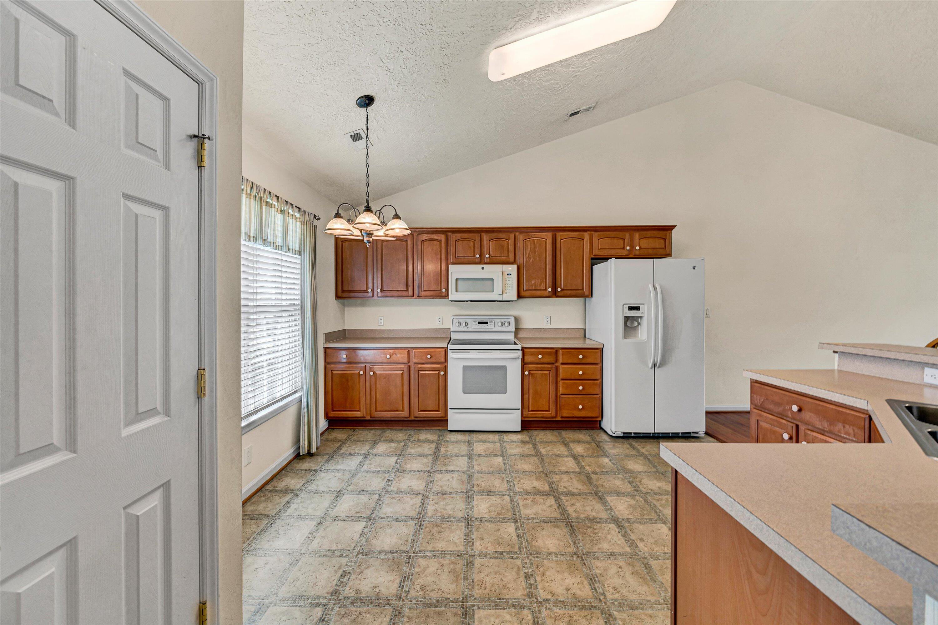 1801 Meadows Ct, Vinton, Virginia image 5