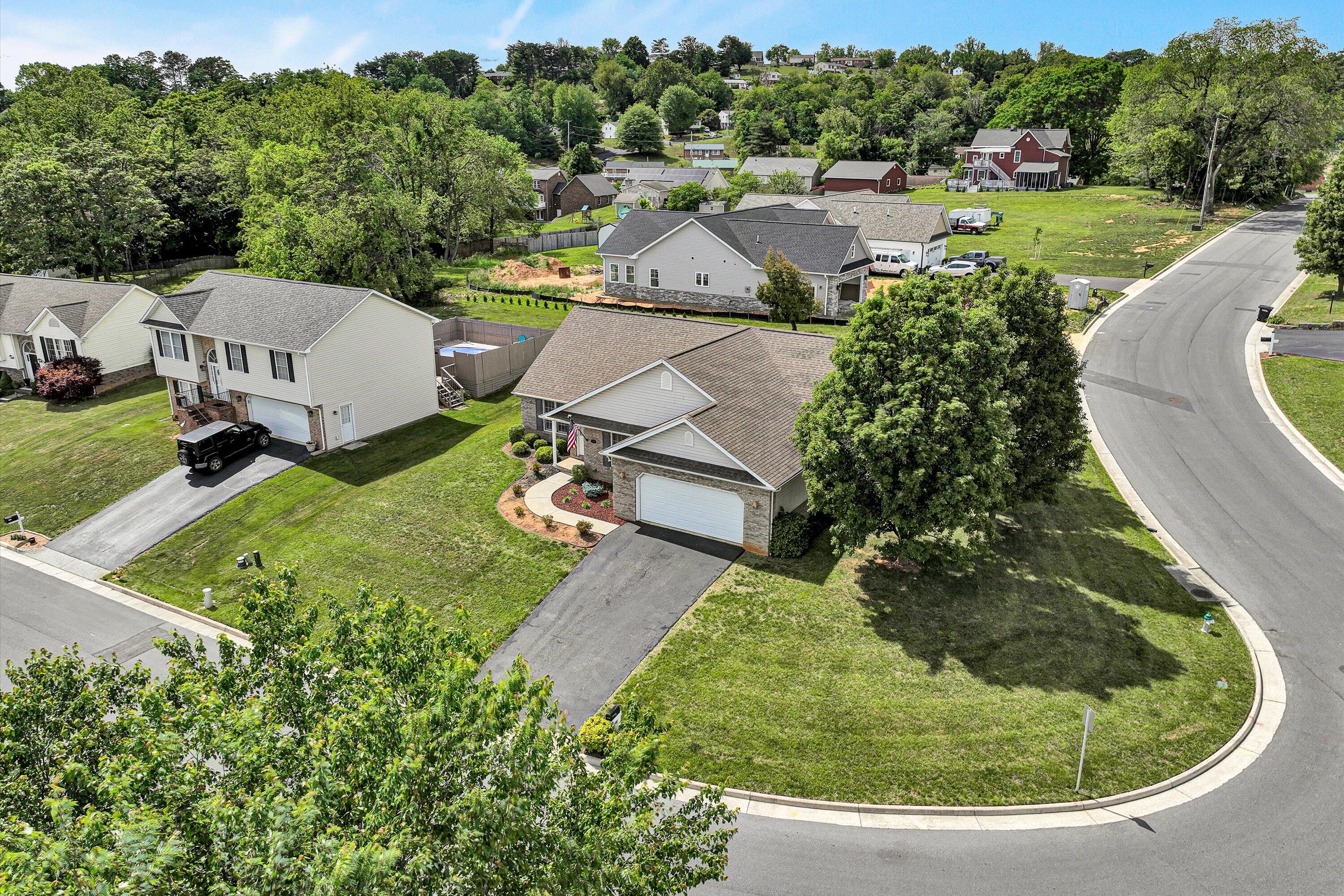 1801 Meadows Ct, Vinton, Virginia image 10