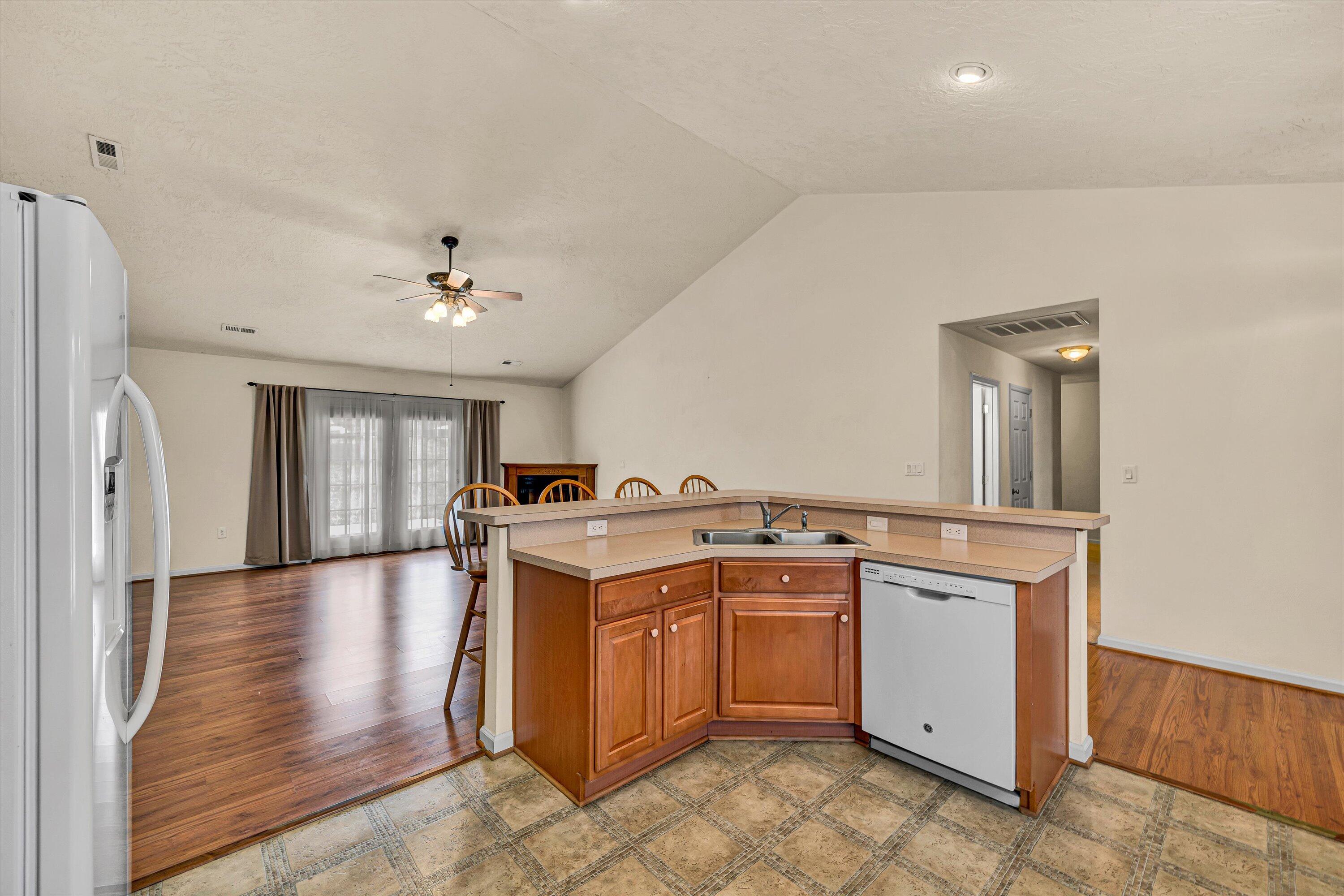 1801 Meadows Ct, Vinton, Virginia image 9