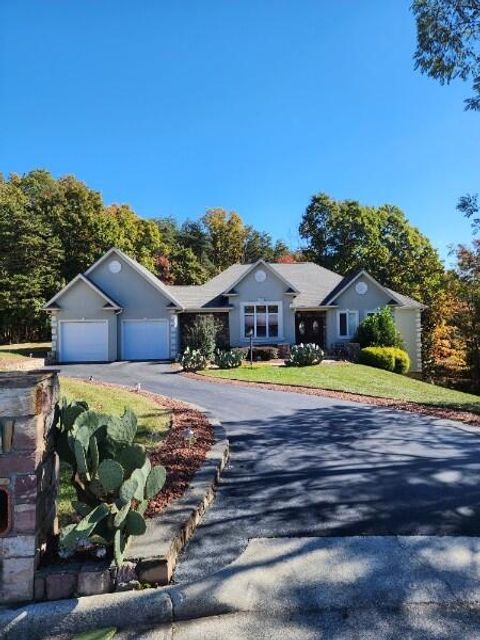 Photo of 1721 Walden CIR, Salem, VA 24153 (MLS # 922217) Photo of 1721 Walden CIR, Salem, VA 24153 (MLS # 922217)
