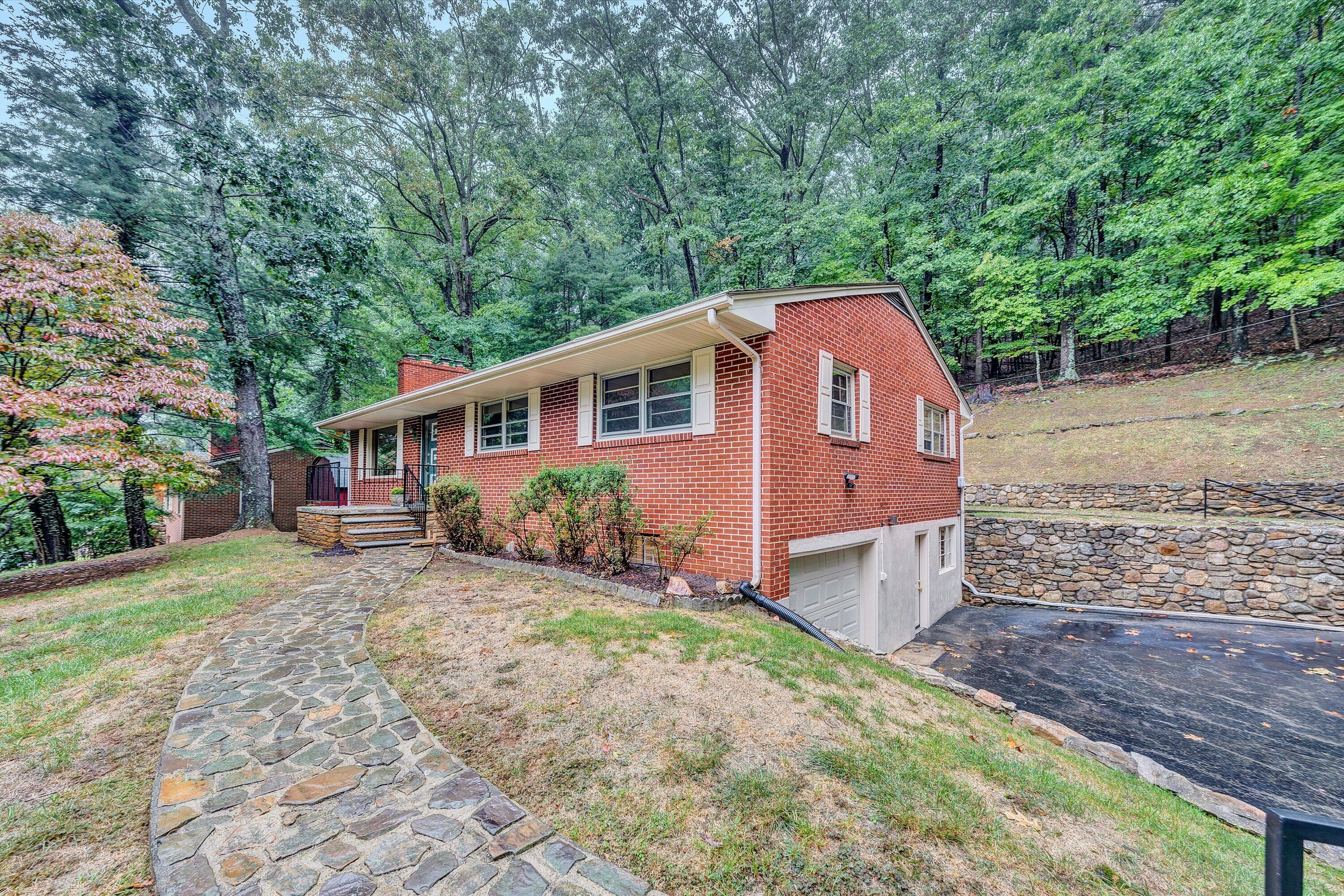 2722 Yellow Mountain Rd, Roanoke, Virginia image 2