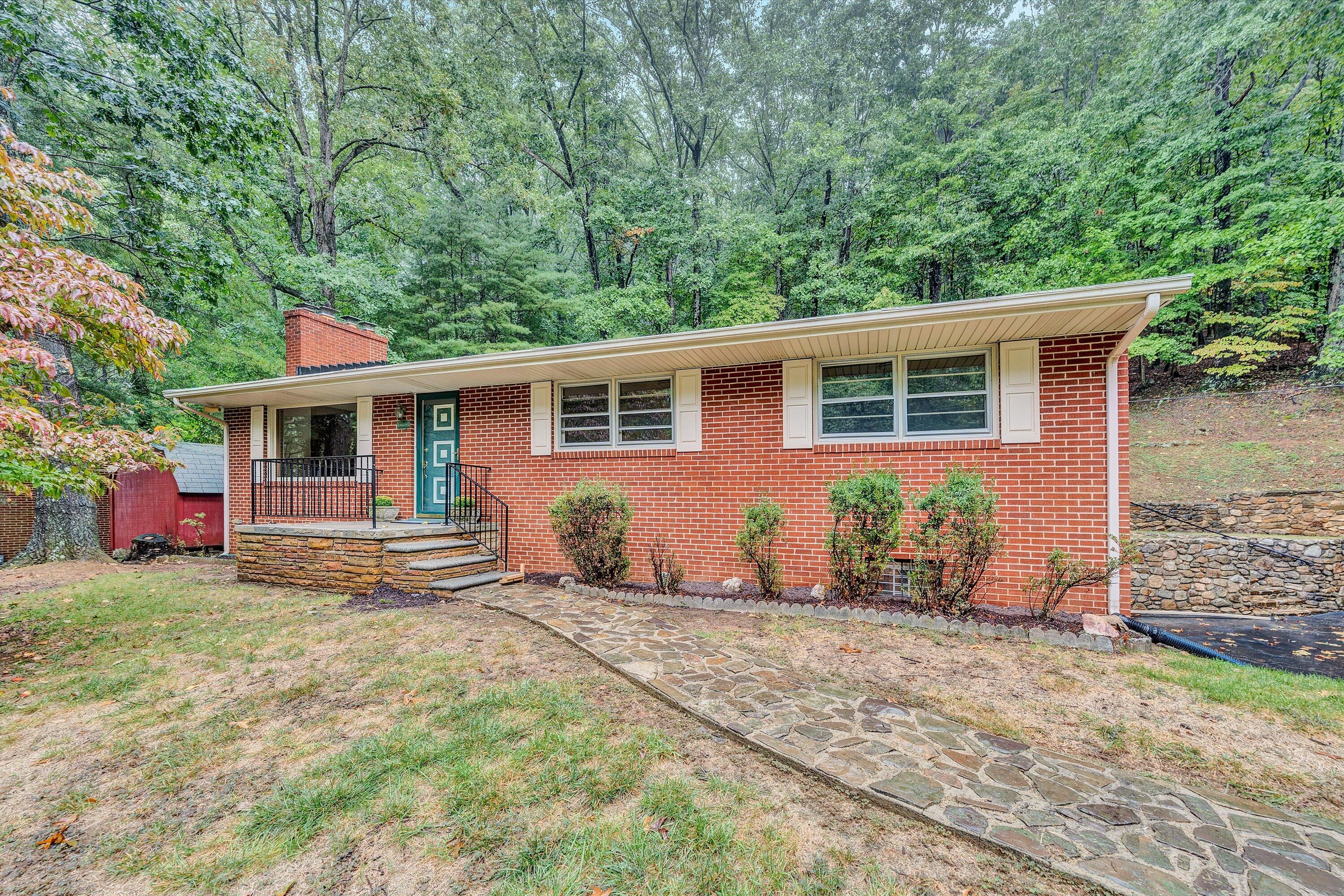 2722 Yellow Mountain Rd, Roanoke, Virginia image 1