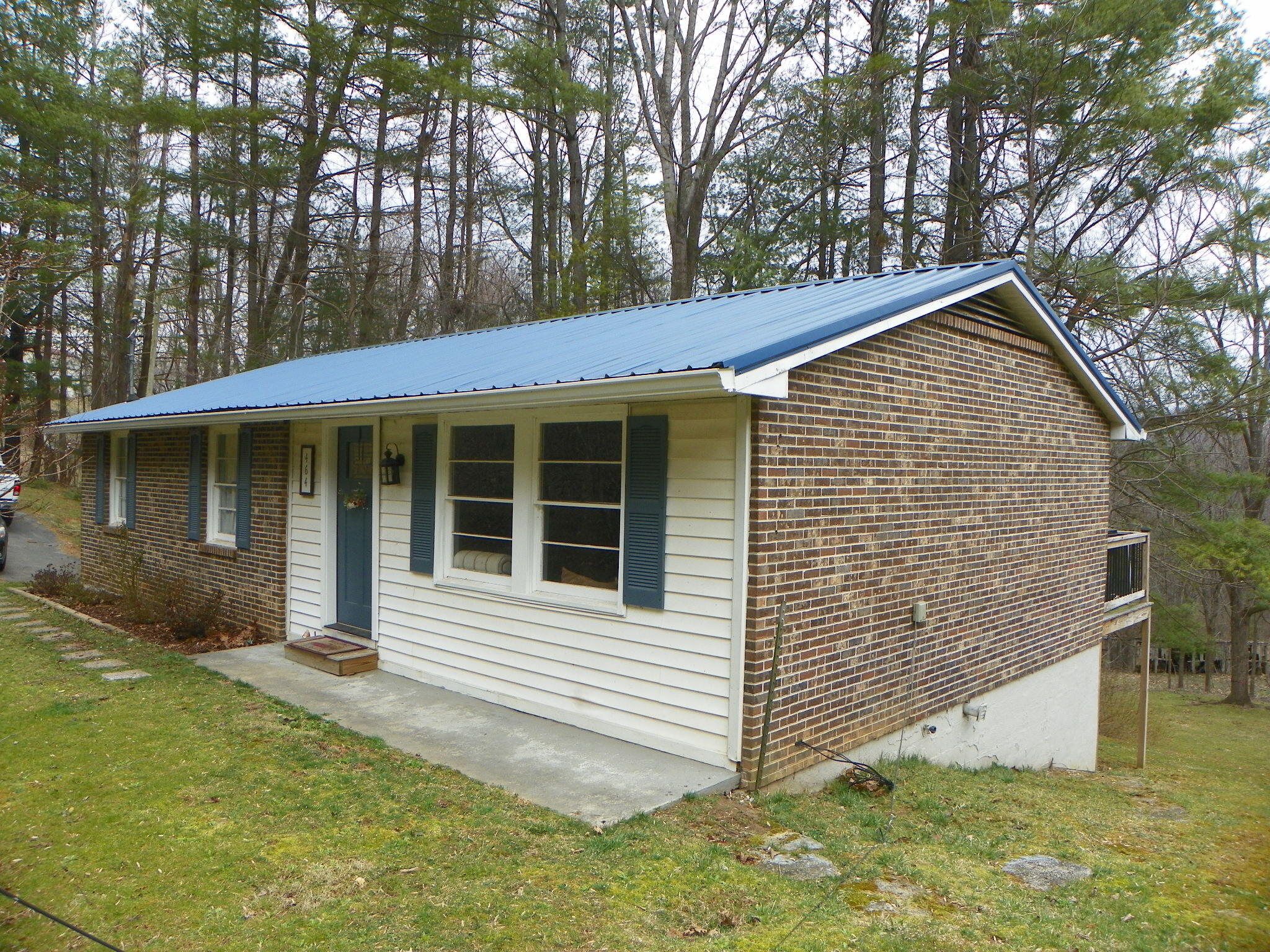 464 Pugh Mountain Rd, Marion, Virginia image 1