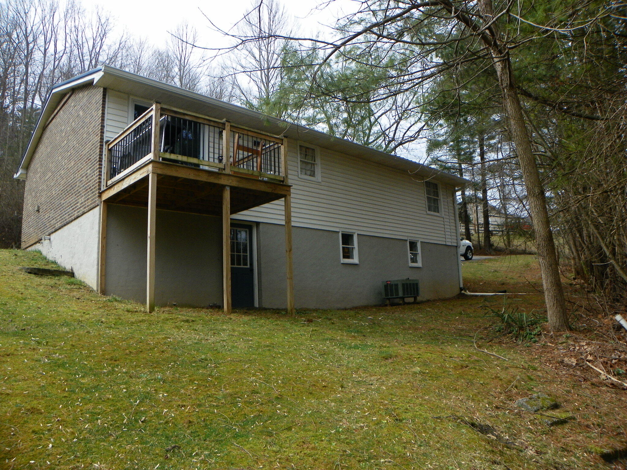 464 Pugh Mountain Rd, Marion, Virginia image 2