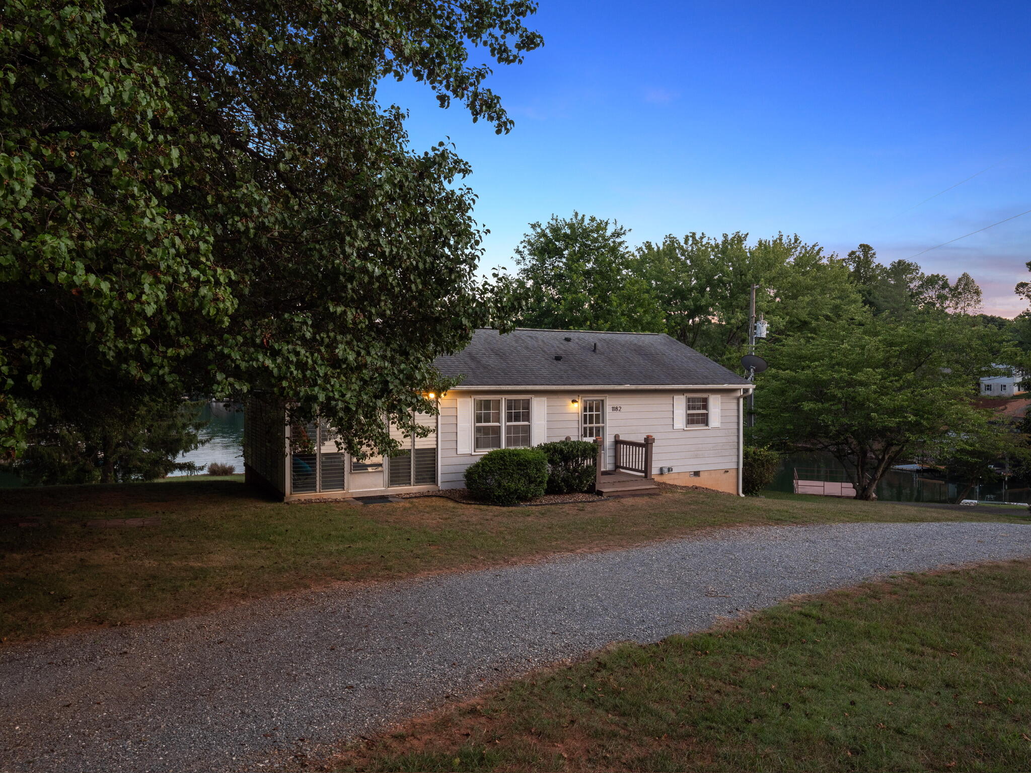 1182 Lauras Ln, Huddleston, Virginia image 14