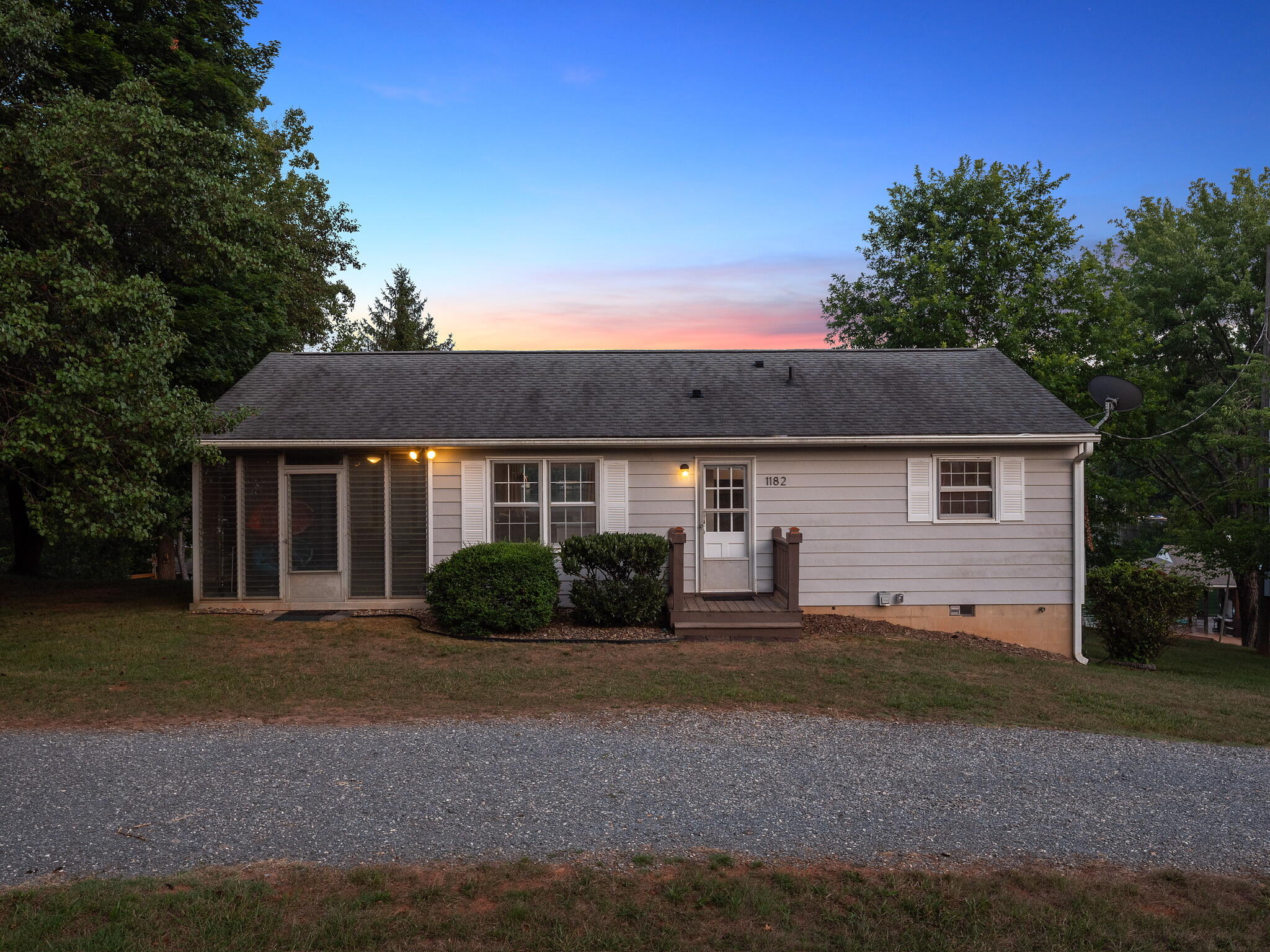 1182 Lauras Ln, Huddleston, Virginia image 15