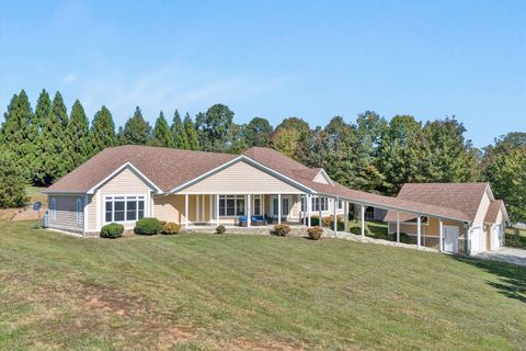 Homes For Sale - 537 Calypso Rd<br/> Moneta, VA 24121