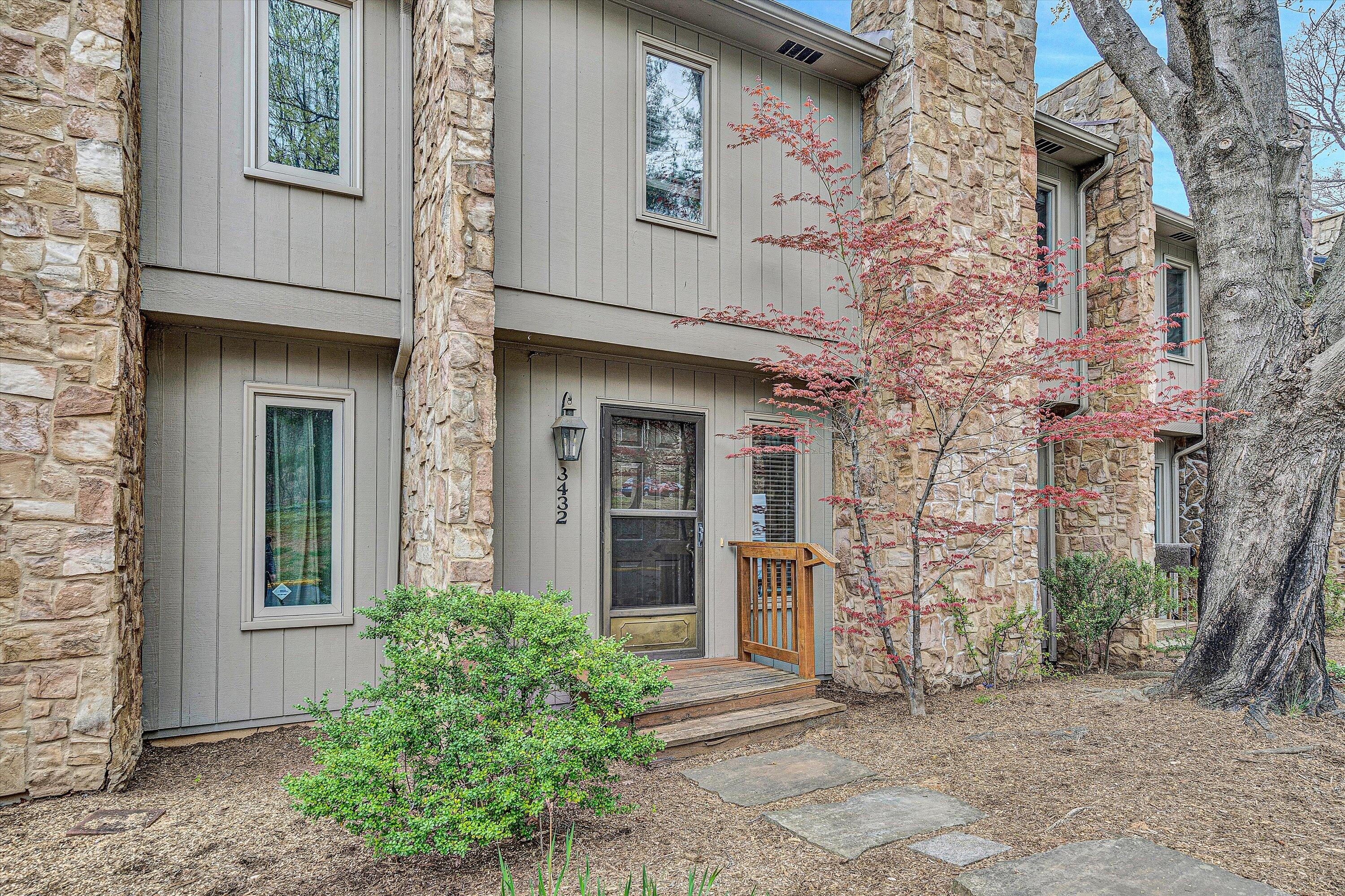 3432 Stonehenge Square, Roanoke, Virginia image 2