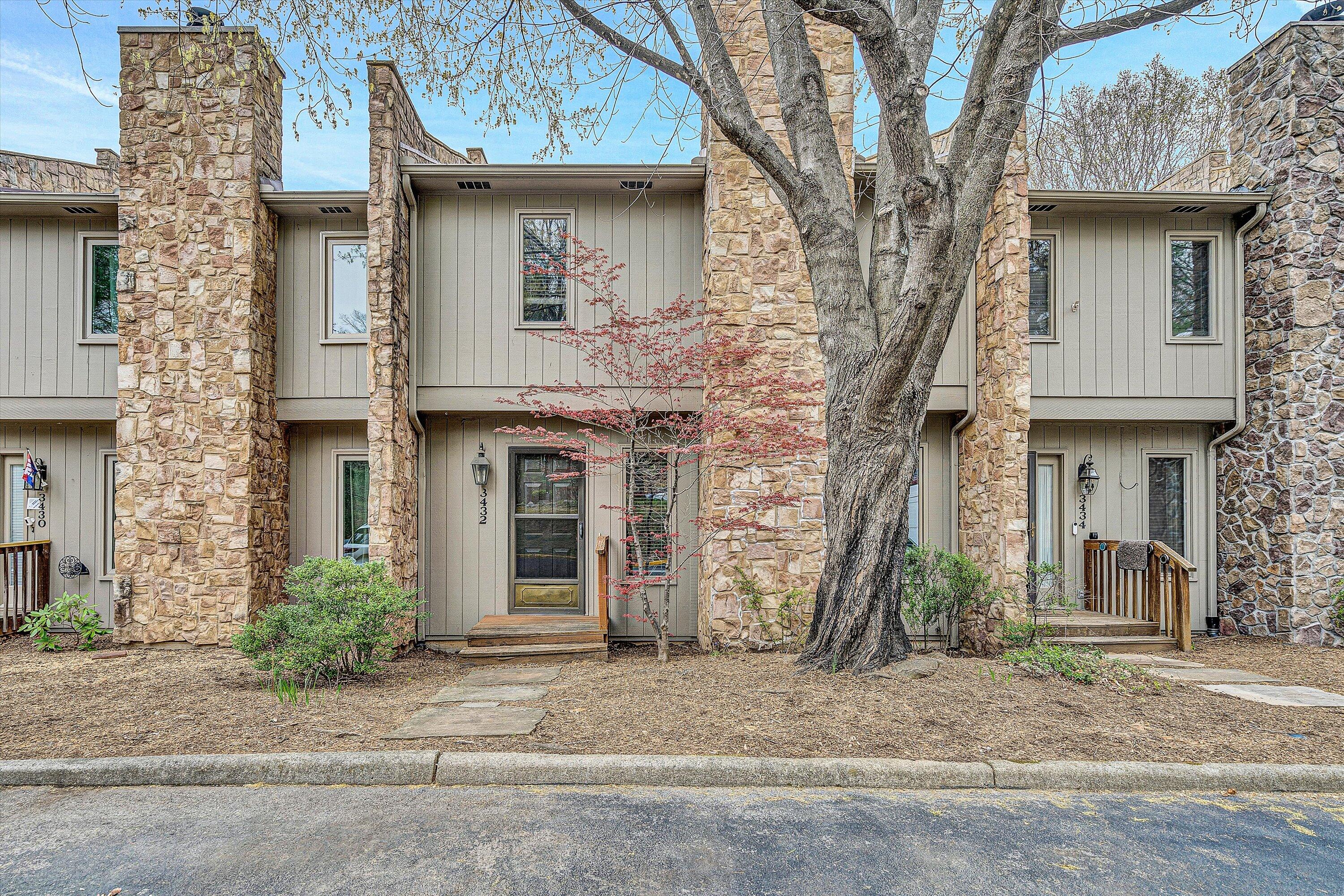 3432 Stonehenge Square, Roanoke, Virginia image 1