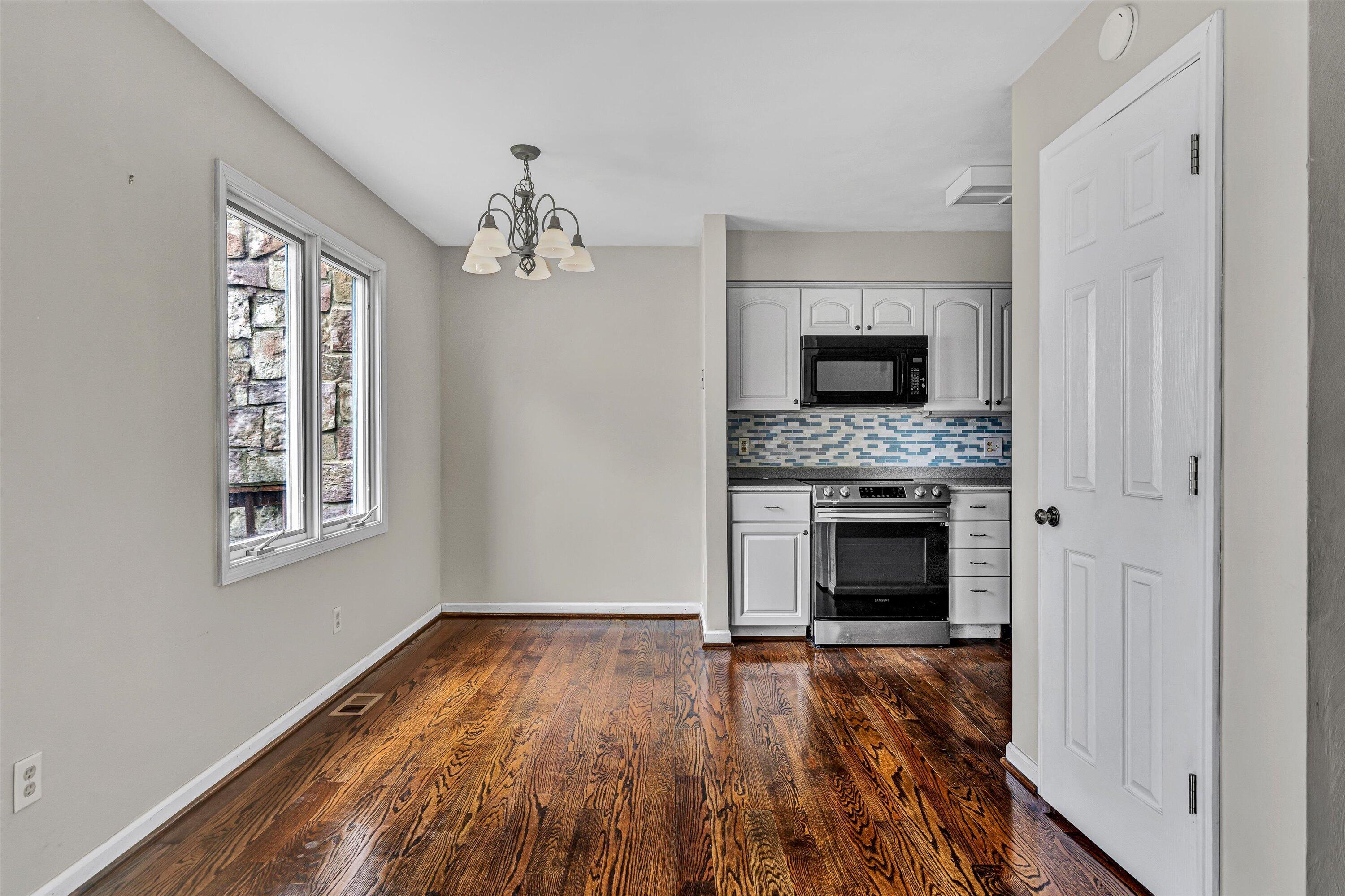 3432 Stonehenge Square, Roanoke, Virginia image 7