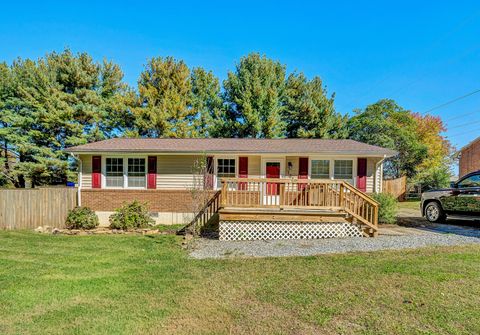 Homes For Sale - 1445 Gratton St<br/> Salem, VA 24153