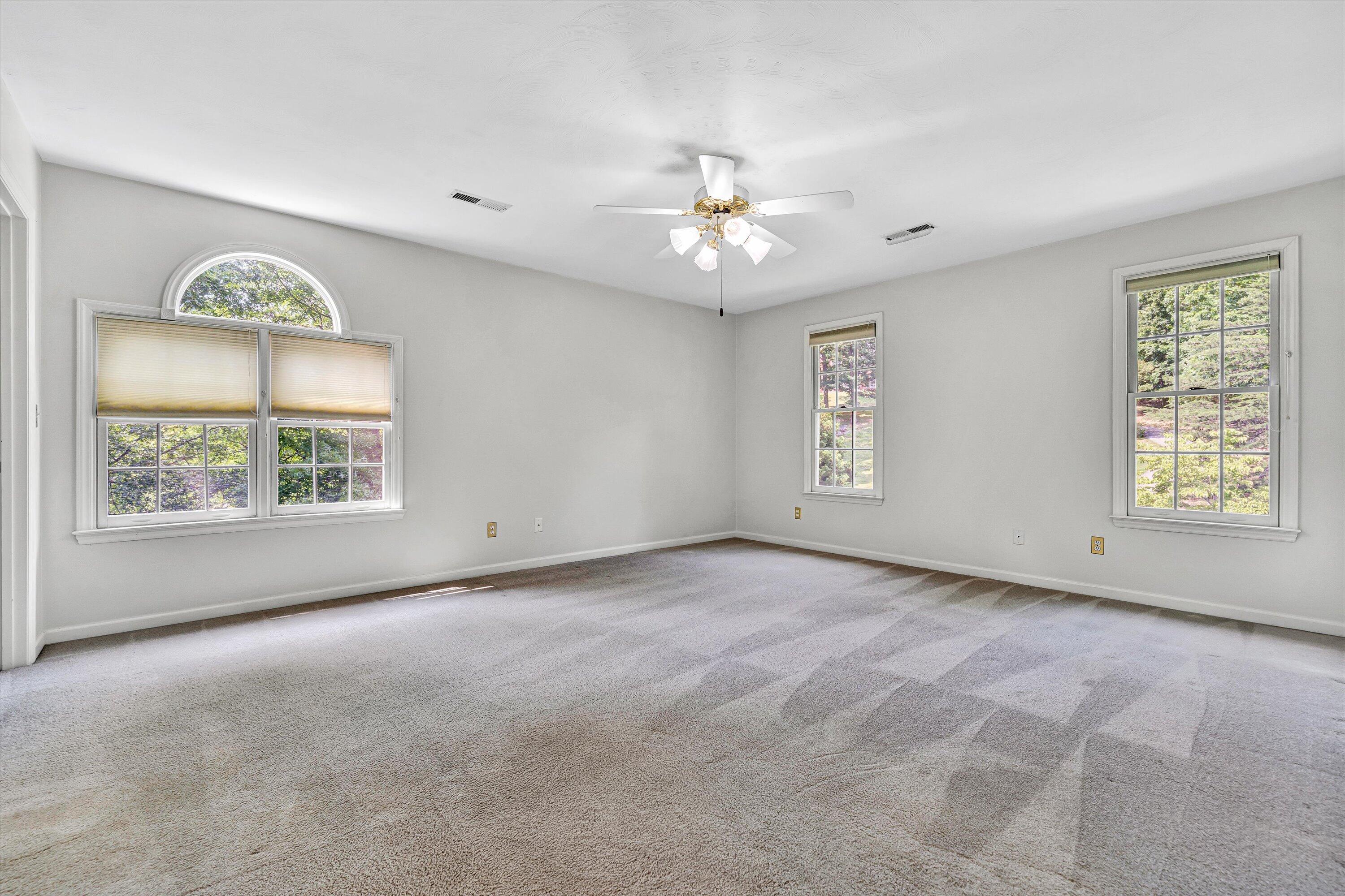320 Grandview Dr, Troutville, Ohio image 15