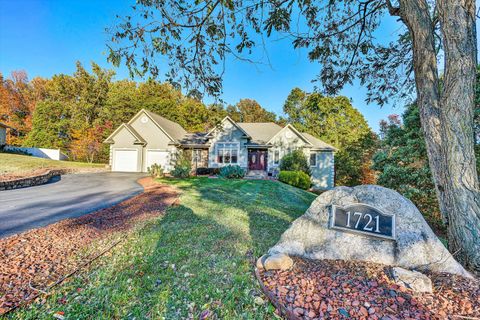 Homes For Sale - 1721 Walden Cir<br/> Salem, VA 24153