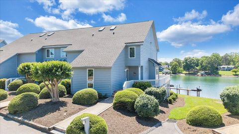 Townhouse For Sale - 266 Blarney Stone Ct<br/> Huddleston, VA 24104