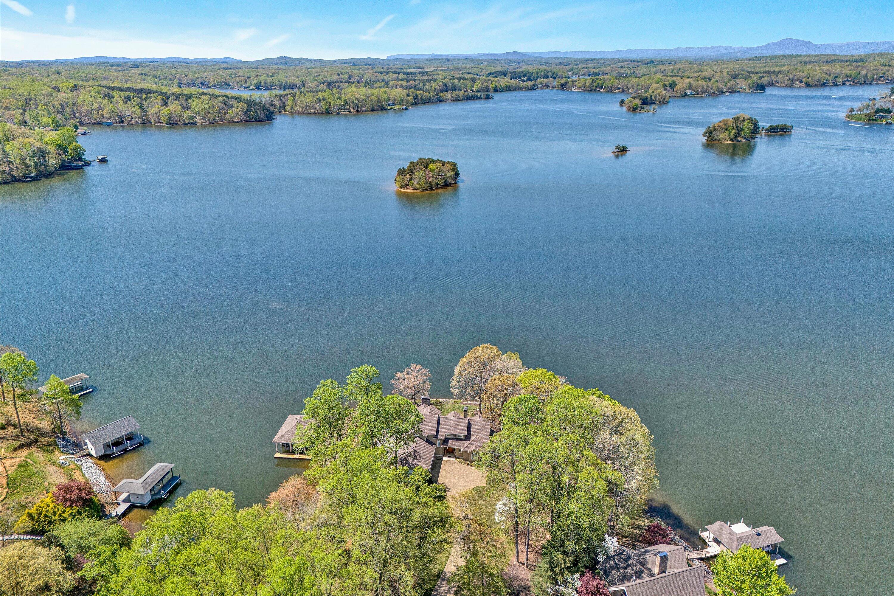 Union Hall, Virginia 24176, United States, 4 Bedrooms Bedrooms, ,4 BathroomsBathrooms,Residential,Active,111352