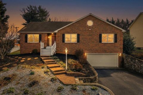 Homes For Sale - 1500 Ashley Dr<br/> Salem, VA 24153